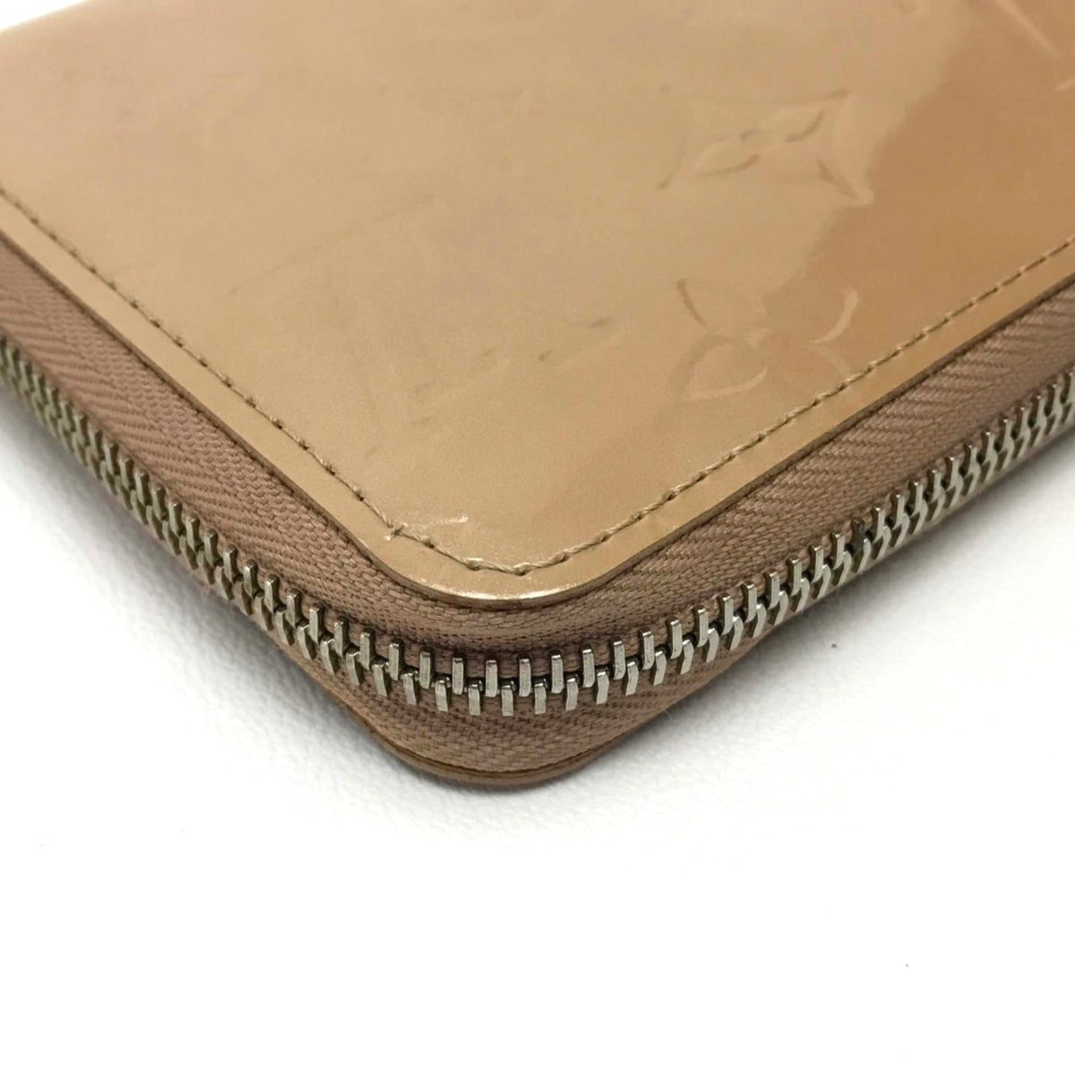 Louis Vuitton Beige Leather Long Wallet (Bi-Fold) (Pre-Owned)