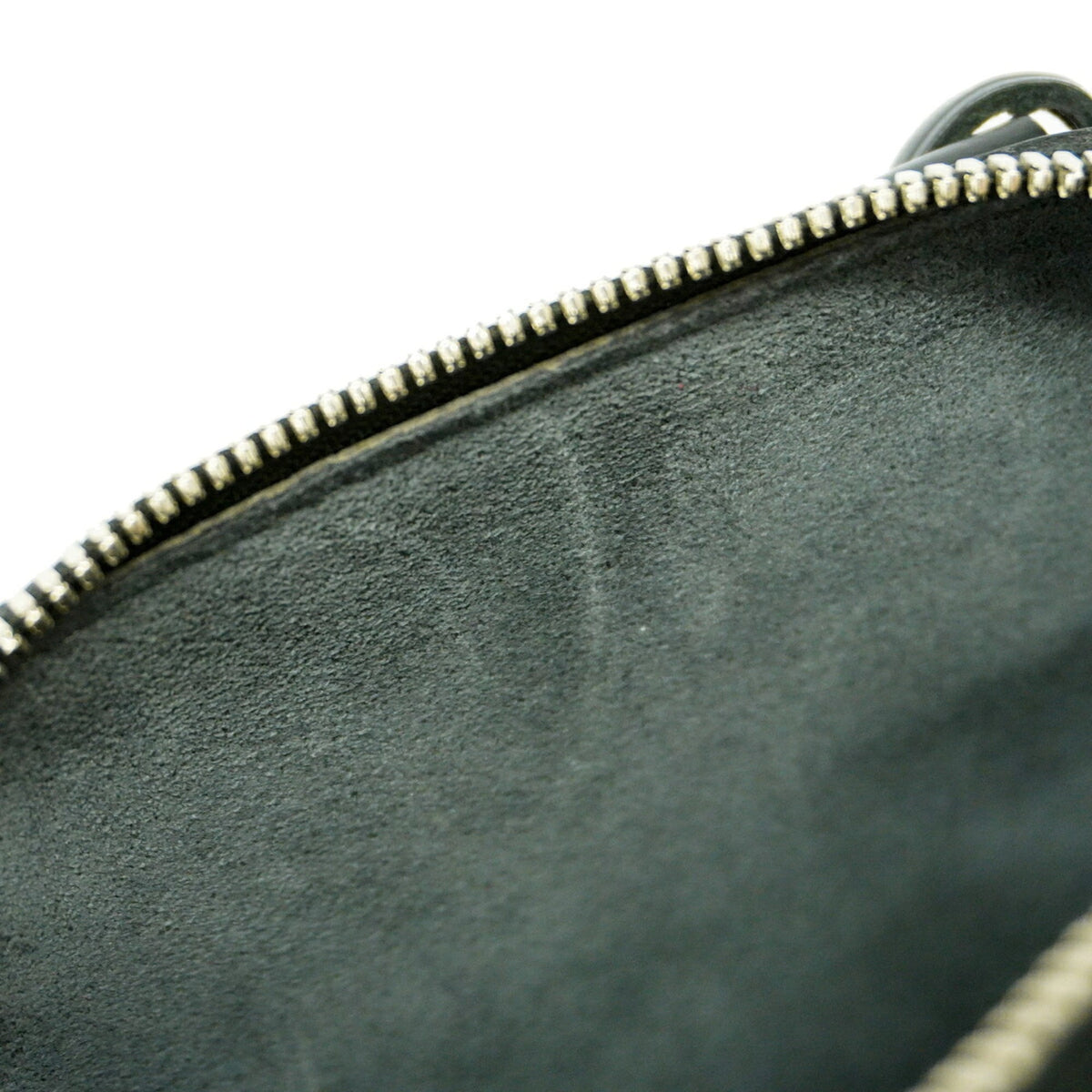 Louis Vuitton Noir Handbag (Pre-Owned)