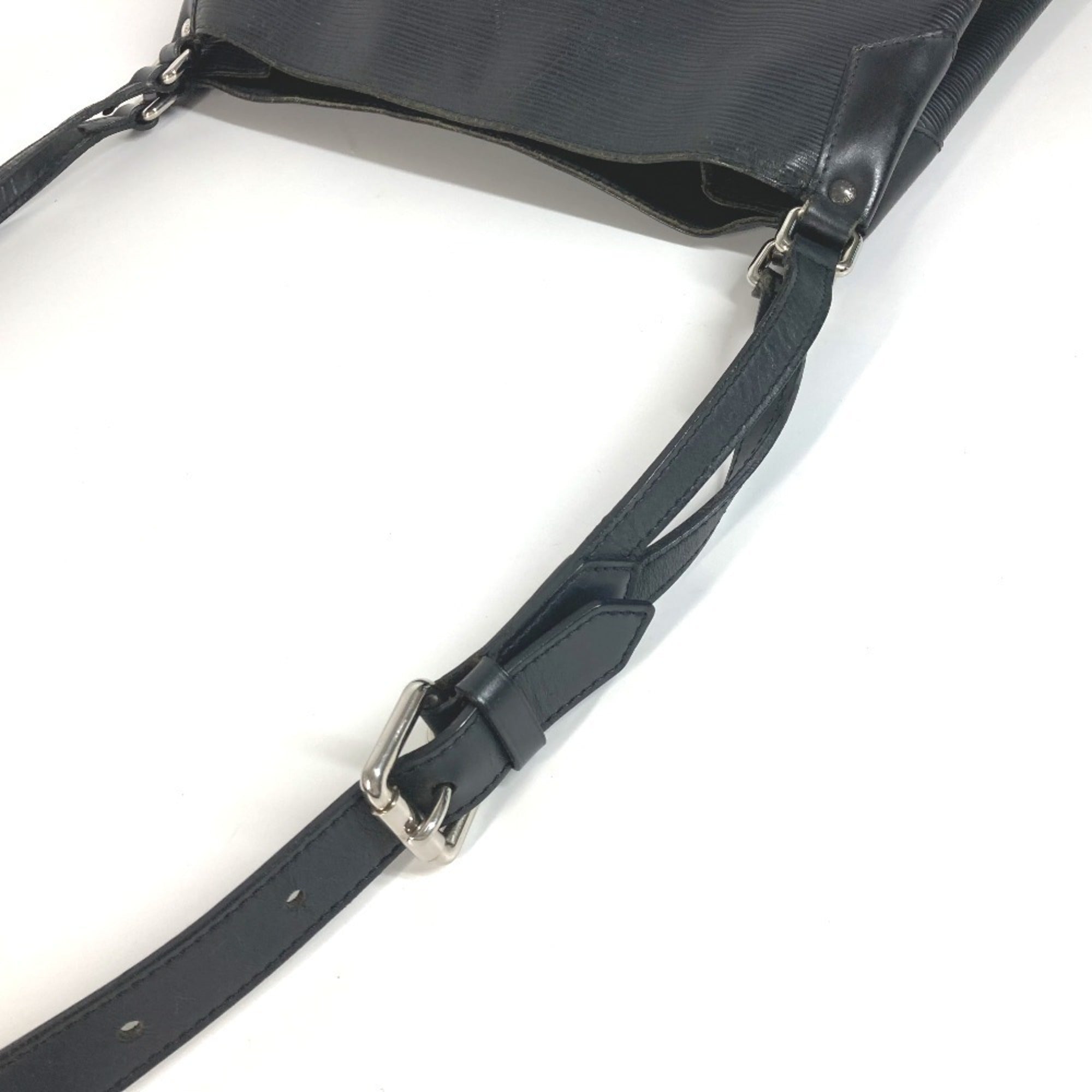 Louis Vuitton Black Noir Epi Leather Shoulder Bag (Pre-Owned)