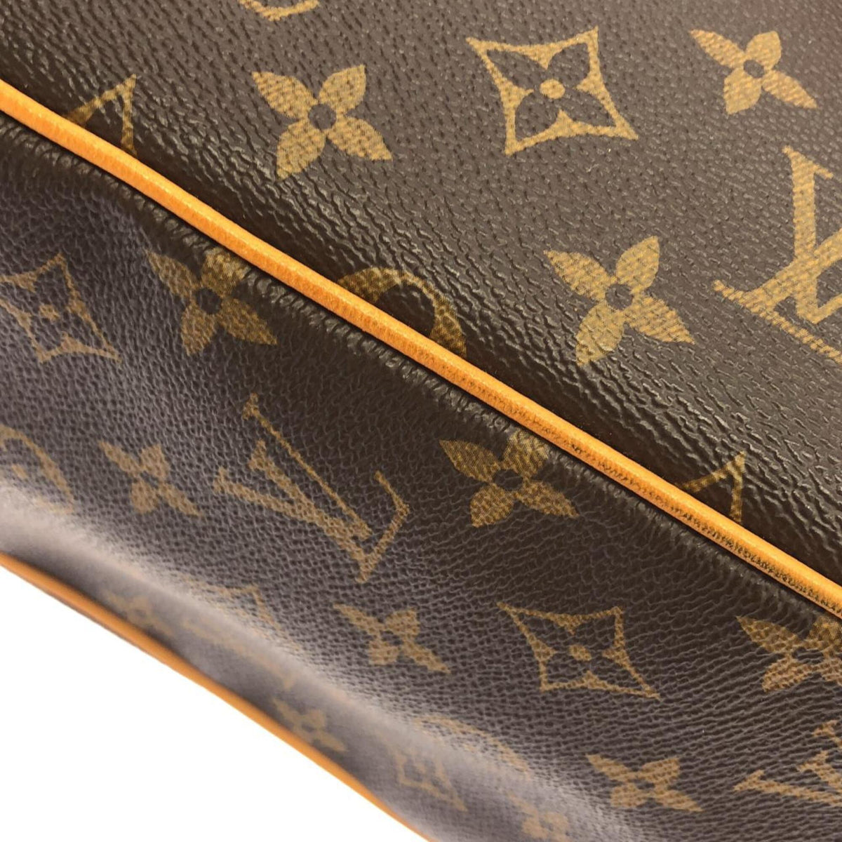 Louis Vuitton Marron Coated Canvas Shoulder Bag (Pre-Owned)