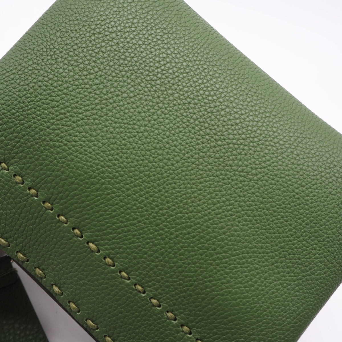 Fendi Selleria Green Leather Handbag (Pre-Owned)
