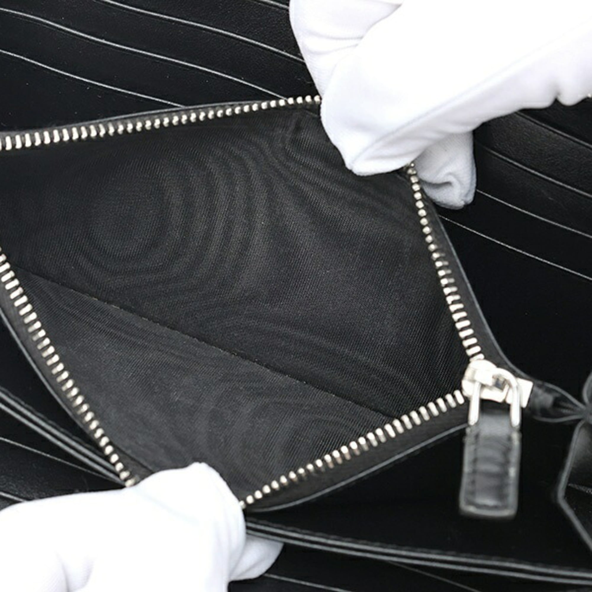 Prada Black Leather Long Wallet (Bi-Fold) (Pre-Owned)