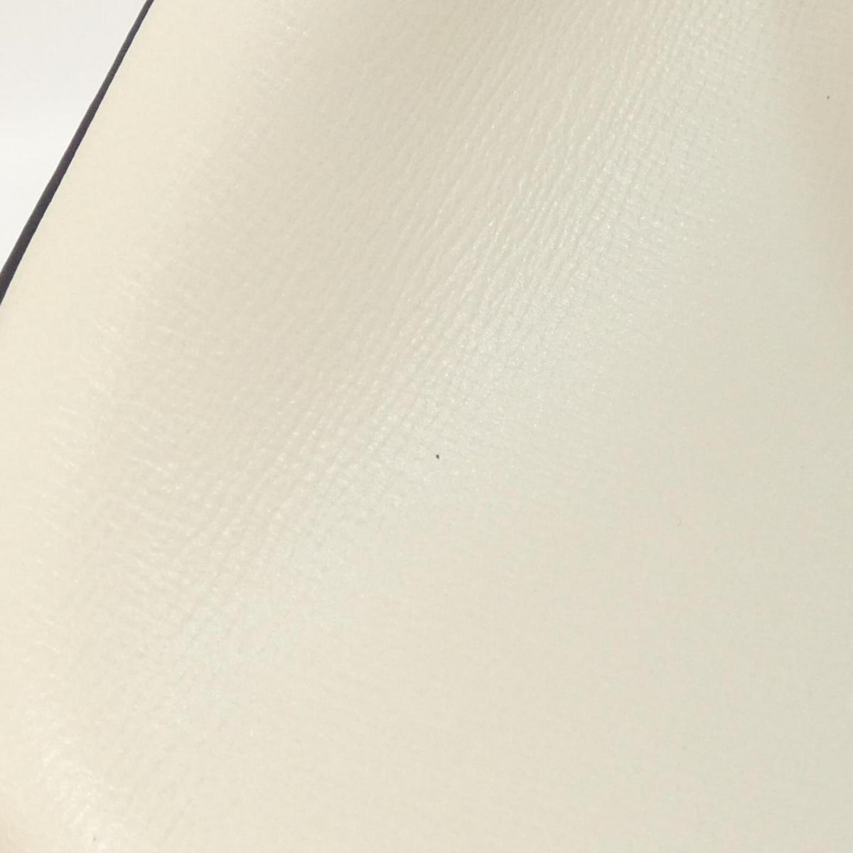 Gucci Beige White Gg Supreme Canvas Leather Handbag (Pre-Owned)