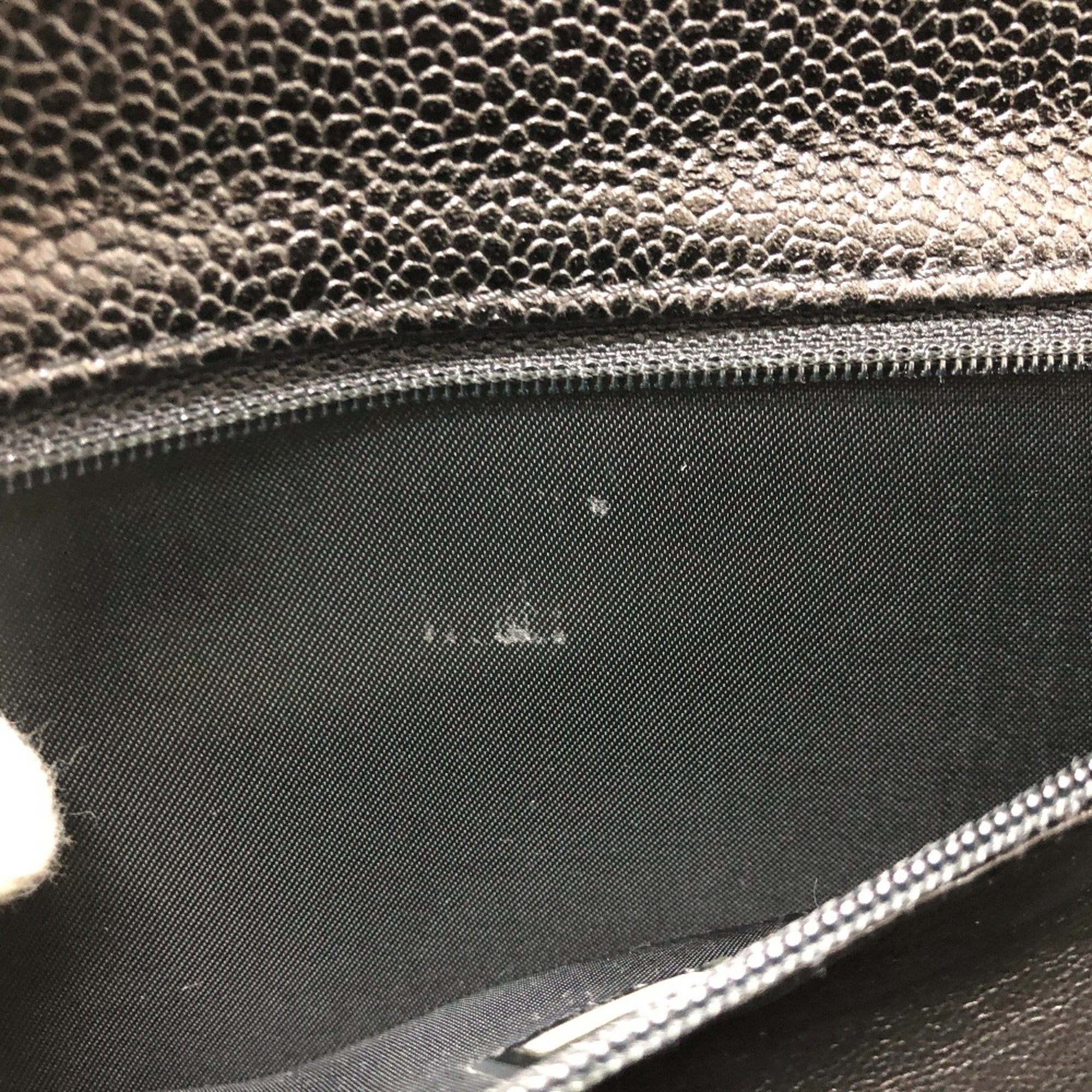 Chanel Black Leather Handbag (Pre-Owned)