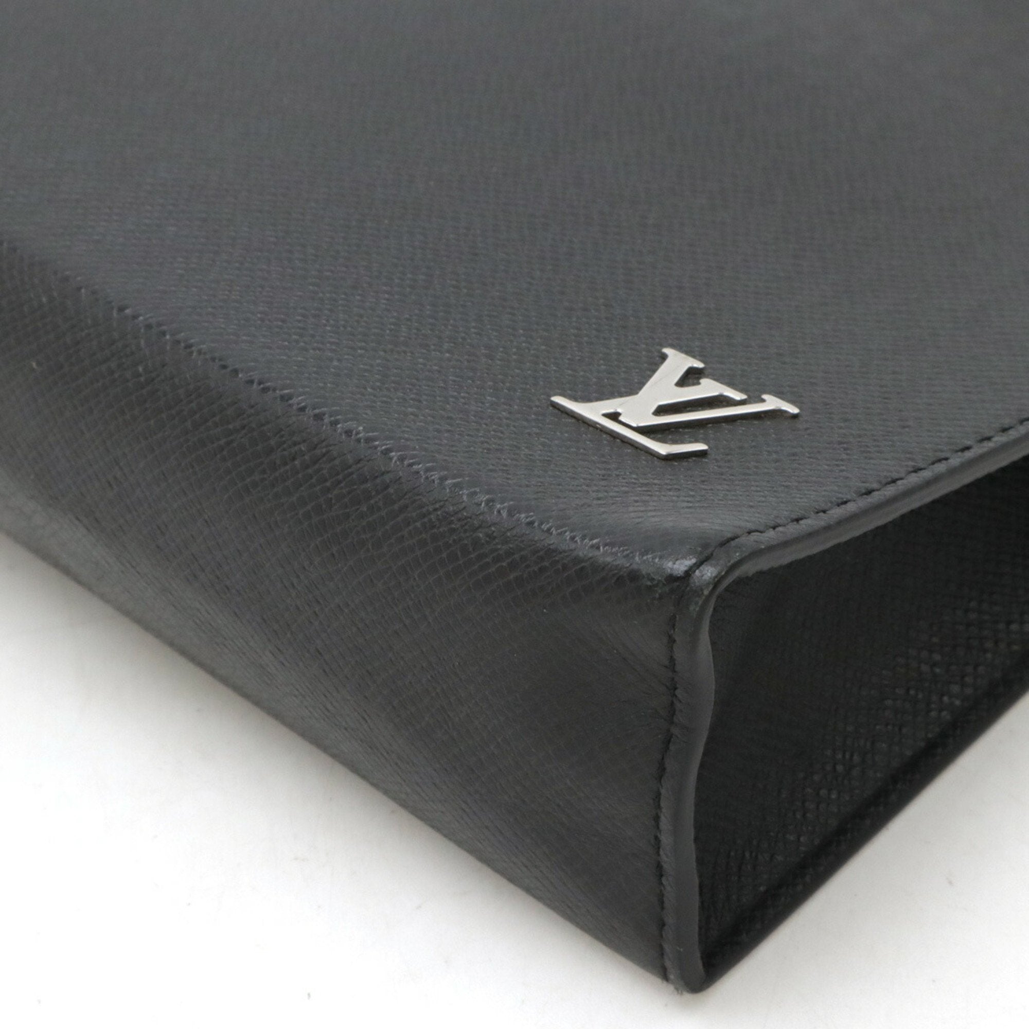 Louis Vuitton Black Noir Taiga Leather Clutch Bag Pochette (Pre-Owned)
