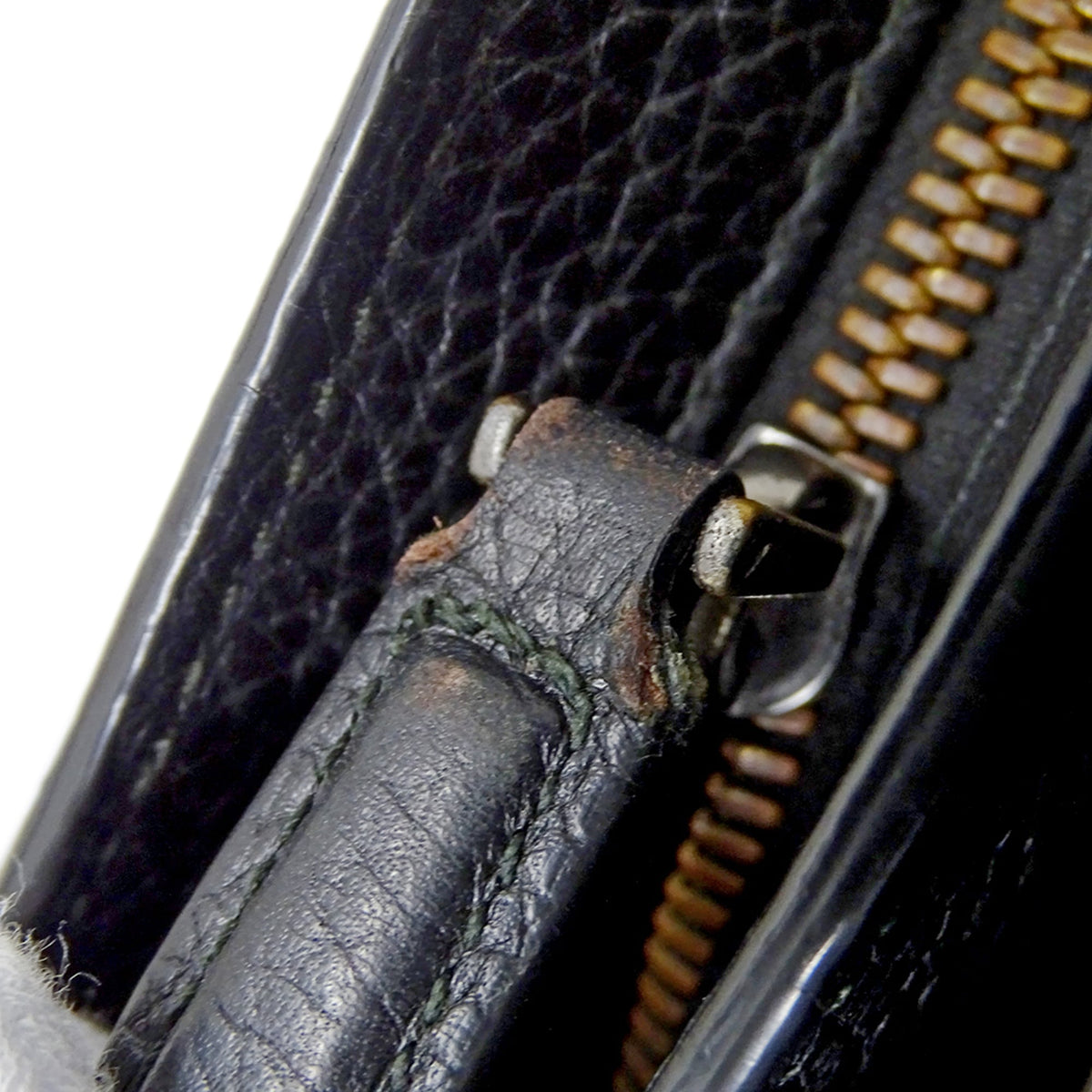 Salvatore Ferragamo Black Leather Shoulder Bag (Pre-Owned)