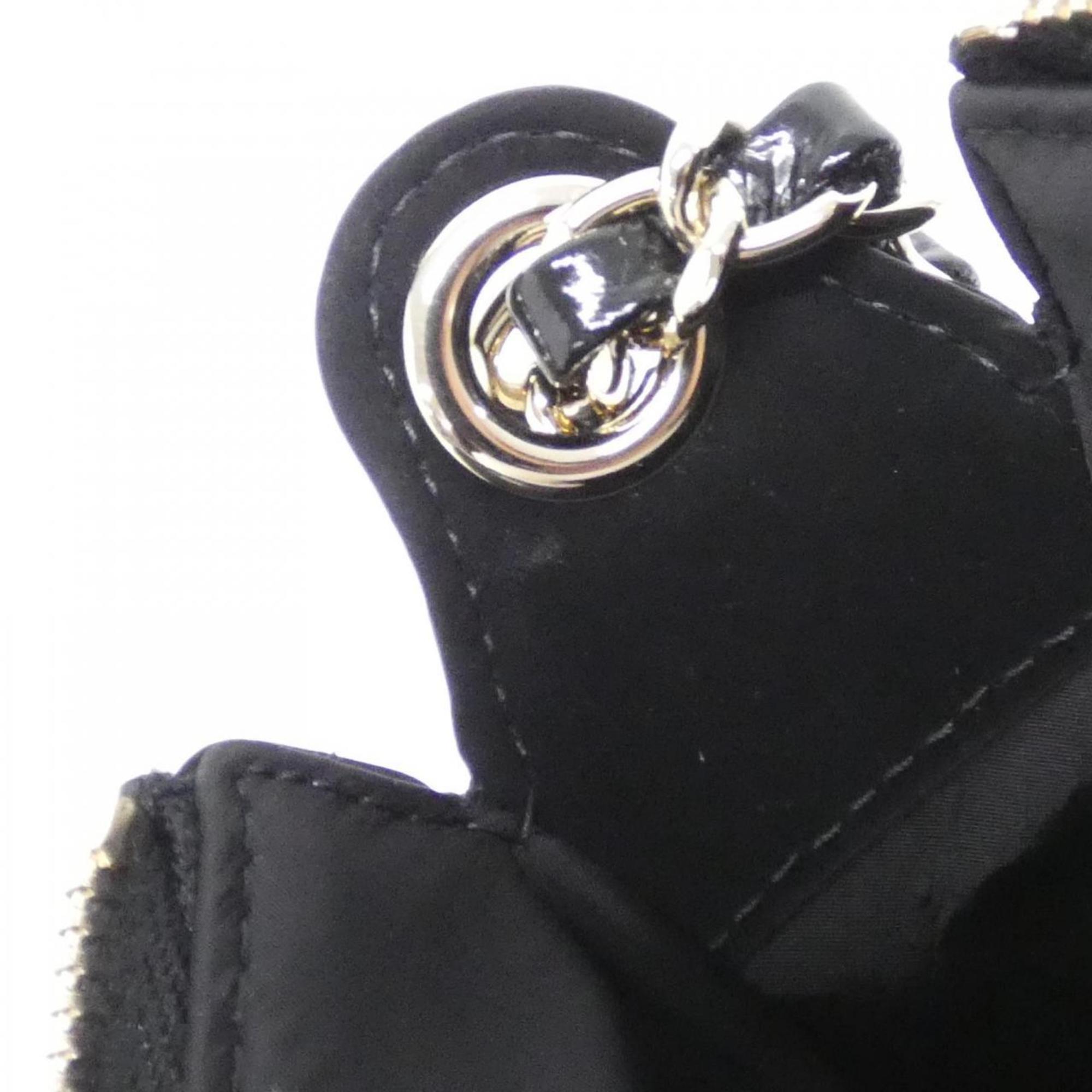Chanel Black Nylon Shoulder Bag (Pre-Owned)
