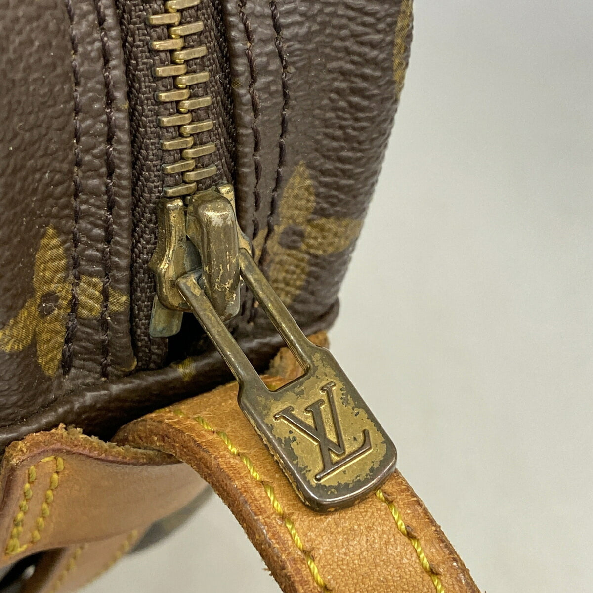 Louis Vuitton Brown Shoulder Bag (Pre-Owned)