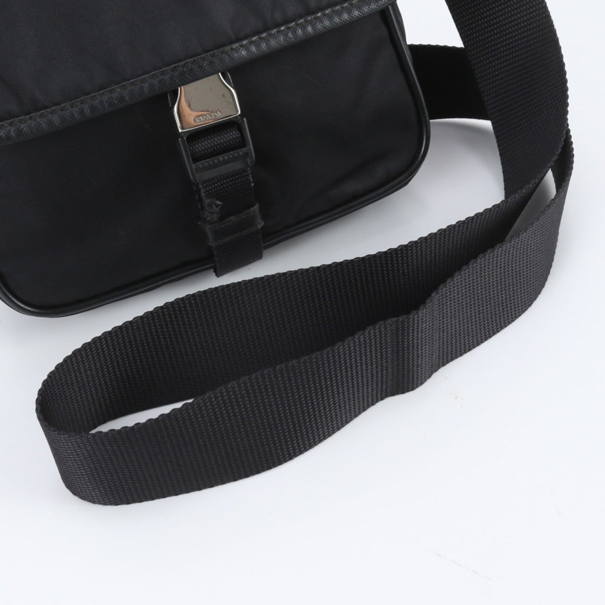 Prada Black Leather Nylon Messenger Bag Shoulder Bag (Pre-Owned)
