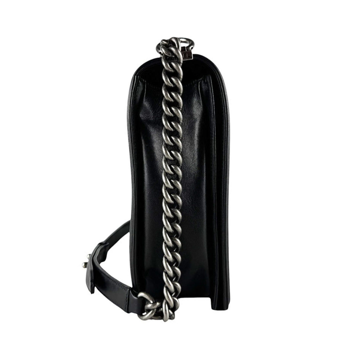 Chanel Black Leather Shoulder Bag (Pre-Owned)