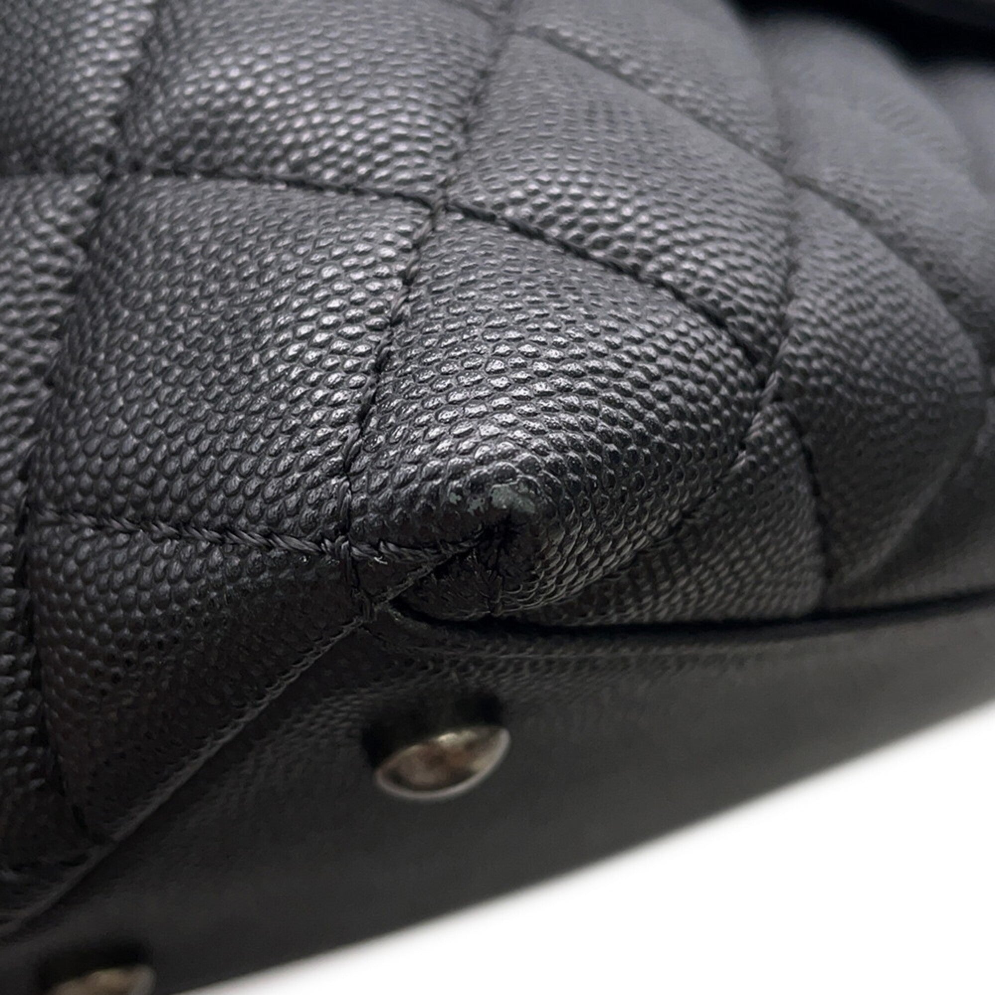 Chanel Black Grained Calfskin Handbag (Pre-Owned)
