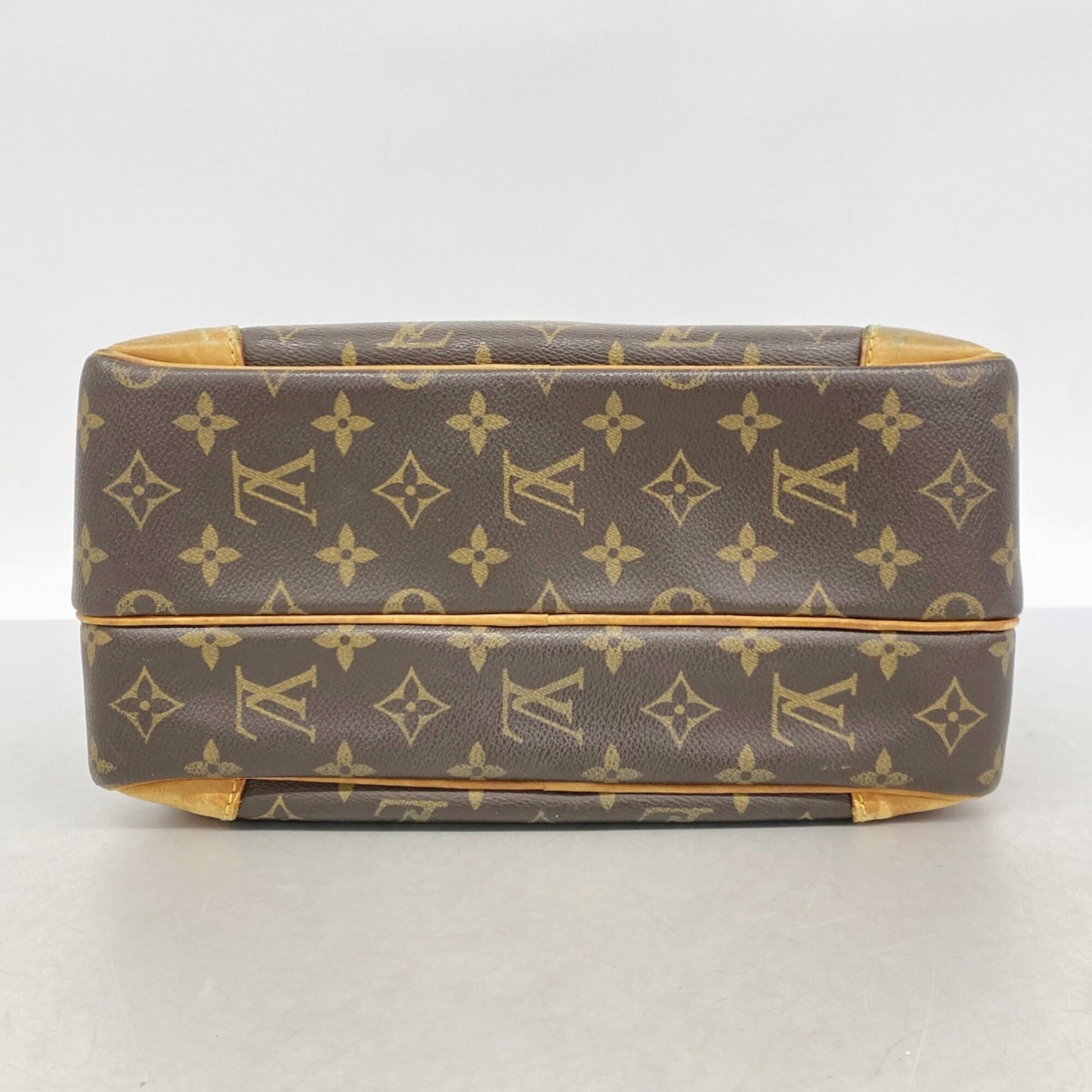 Louis Vuitton Brown Shoulder Bag (Pre-Owned)