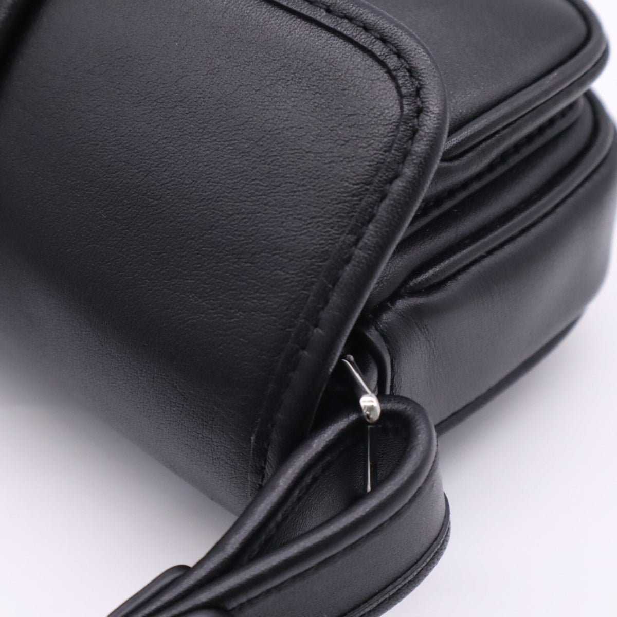 Michael Kors Black Leather Handbag (Pre-Owned)