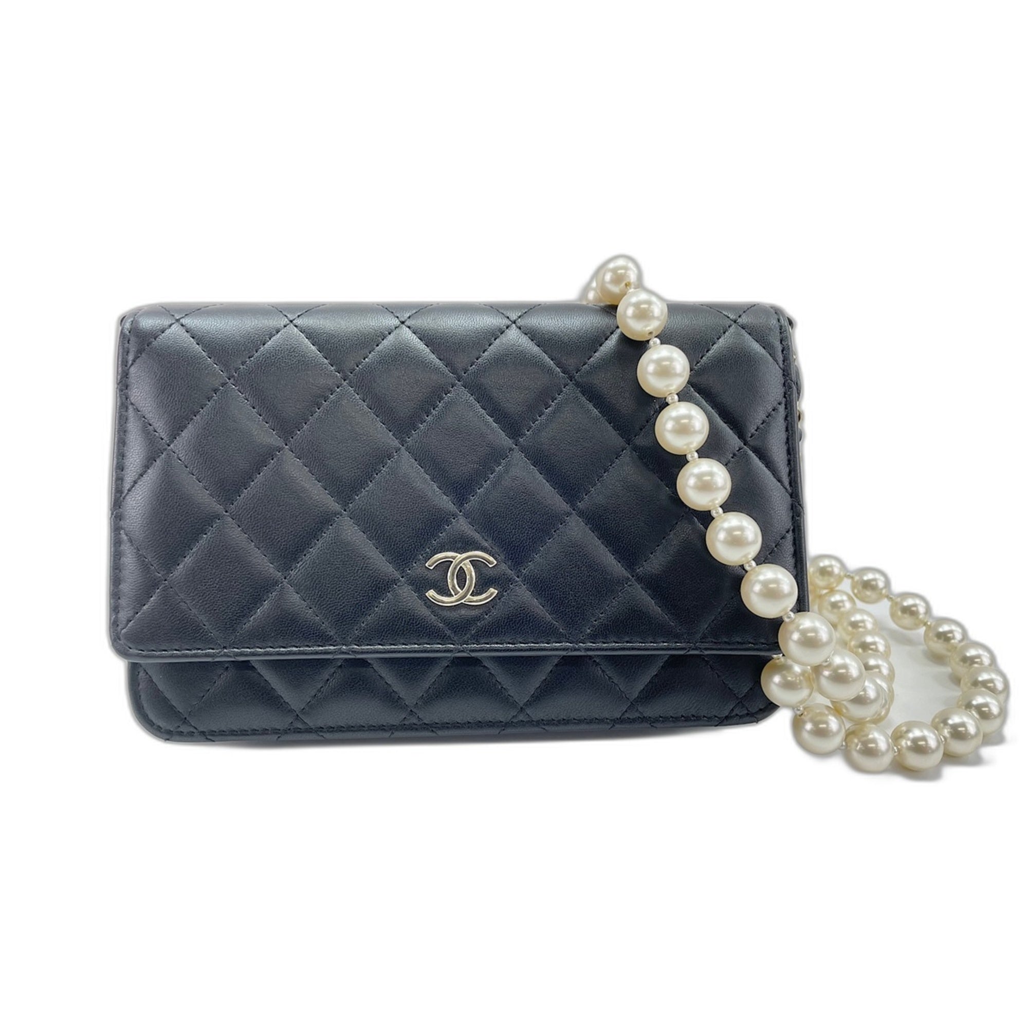 Chanel Black Shoulder Bag (Pre-Owned)