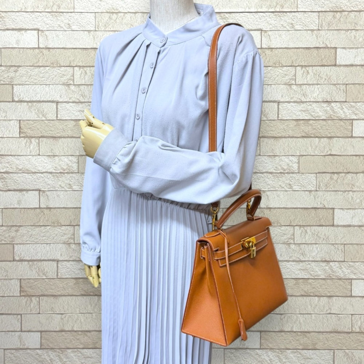 Hermes Brown Gold Courchevel Leather Shoulder Bag (Pre-Owned)