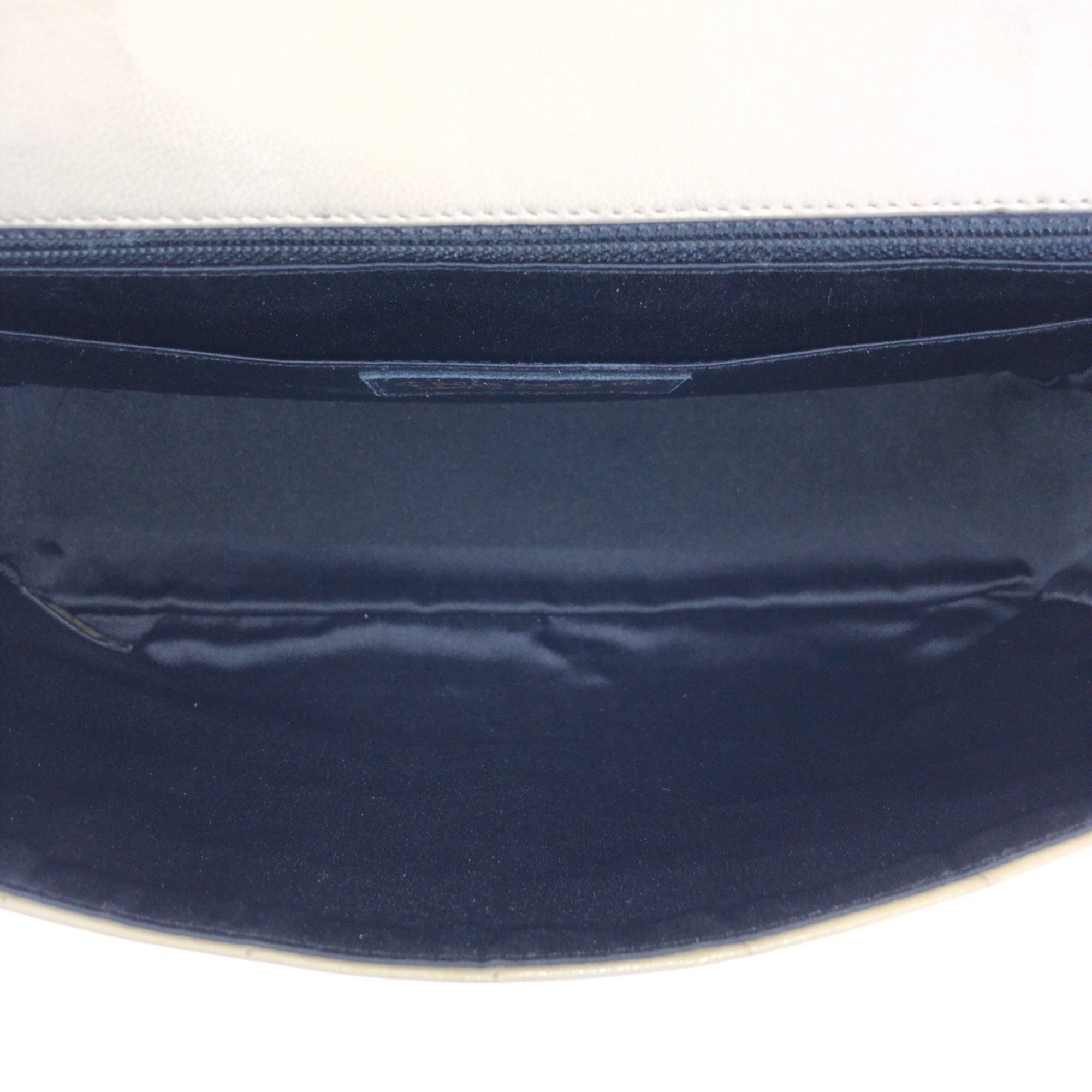Chanel Black Off-White Leather Messenger Bag Shoulder Bag (Pre-Owned)