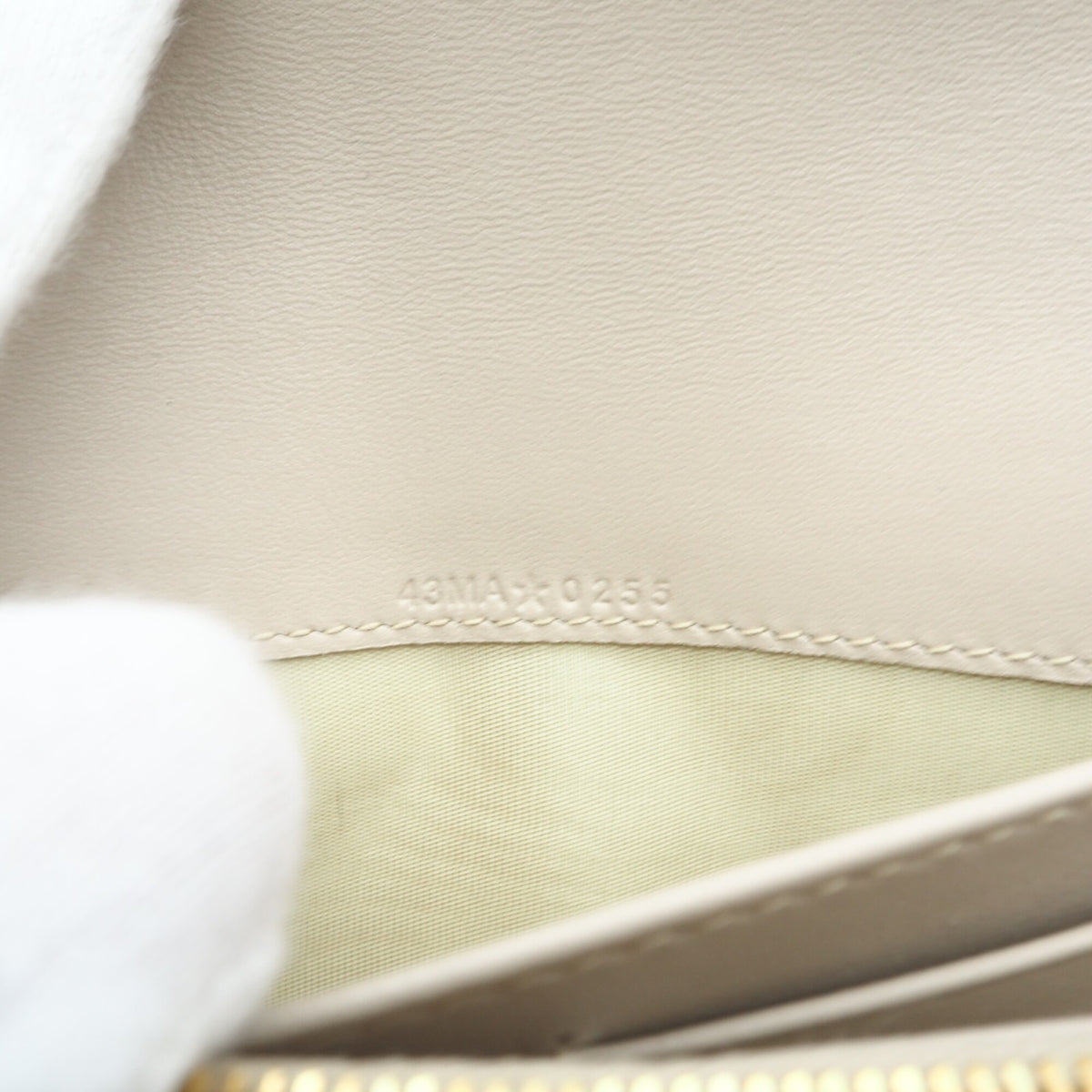 Christian Dior Beige Leather Long Wallet (Bi-Fold) (Pre-Owned)