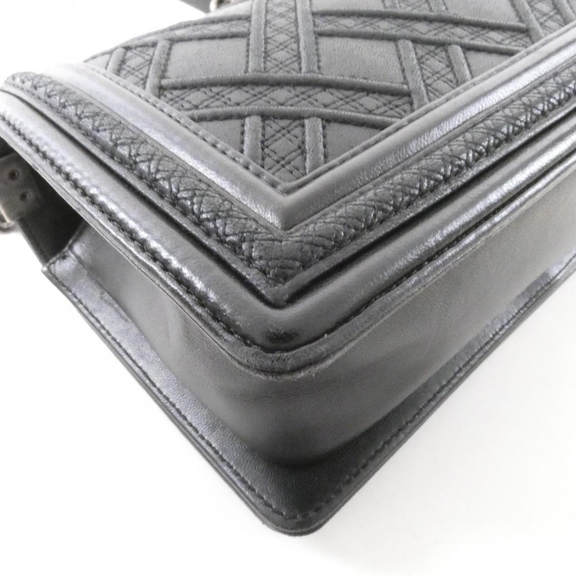 Chanel Black Leather Shoulder Bag (Pre-Owned)
