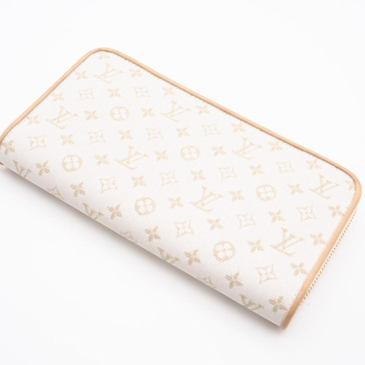 Louis Vuitton Beige White Nylon Leather Long Wallet (Bi-Fold) (Pre-Owned)