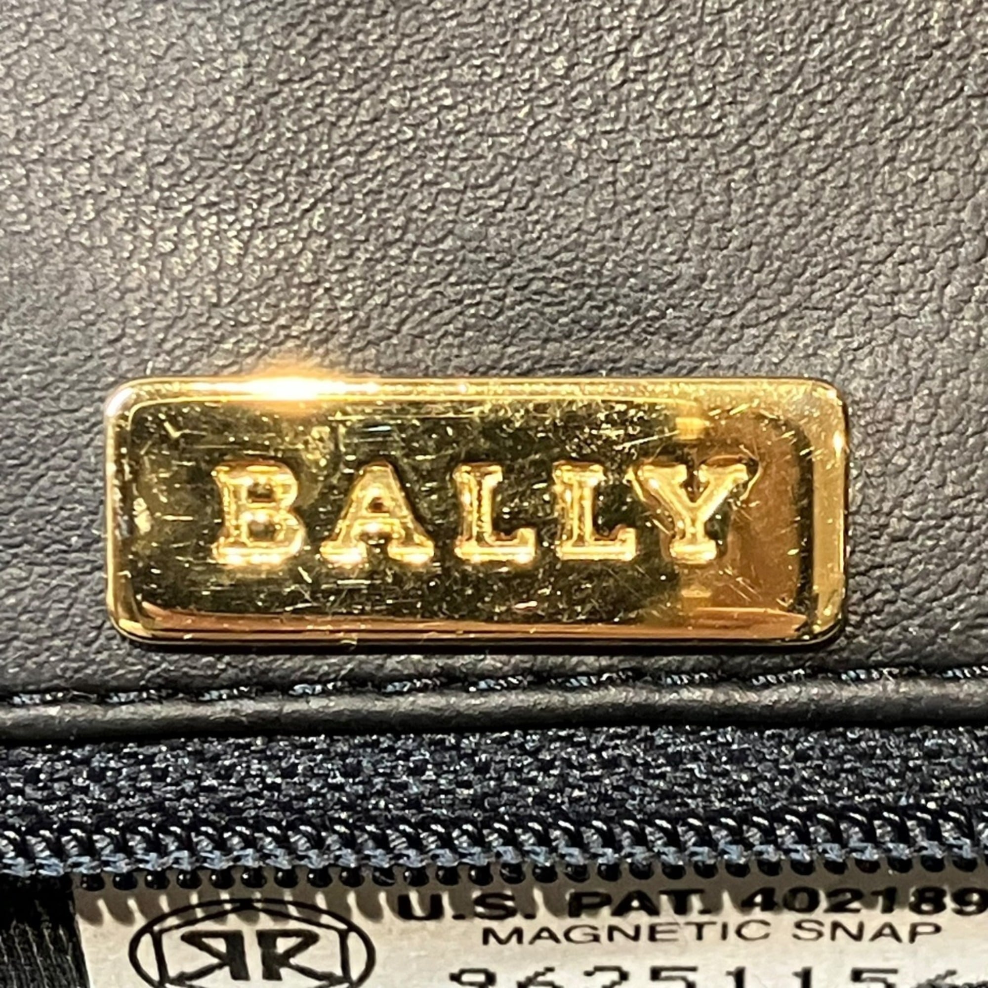 Bally Black Leather Shoulder Bag (Pre-Owned)