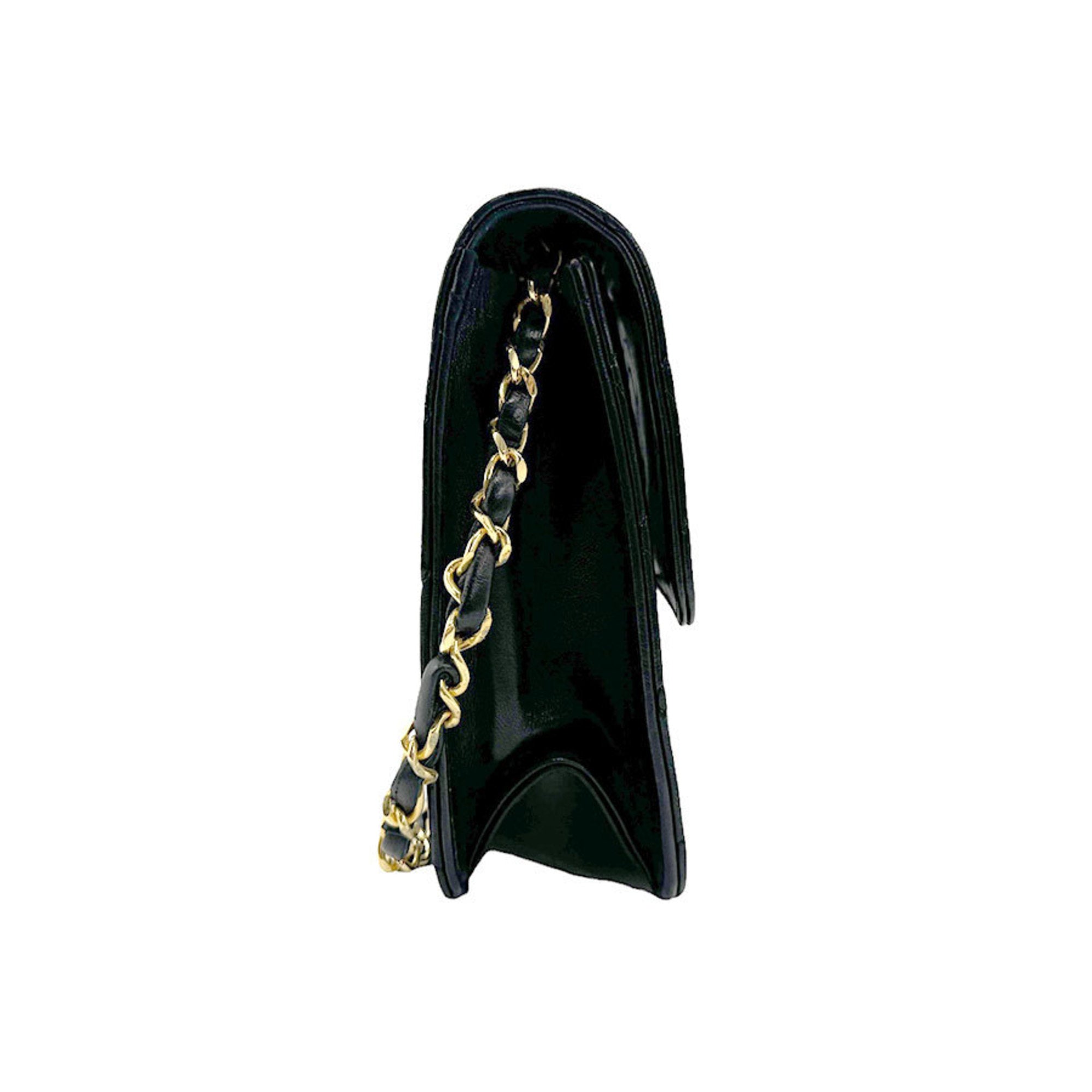 Chanel Black Metal Leather Shoulder Bag (Pre-Owned)