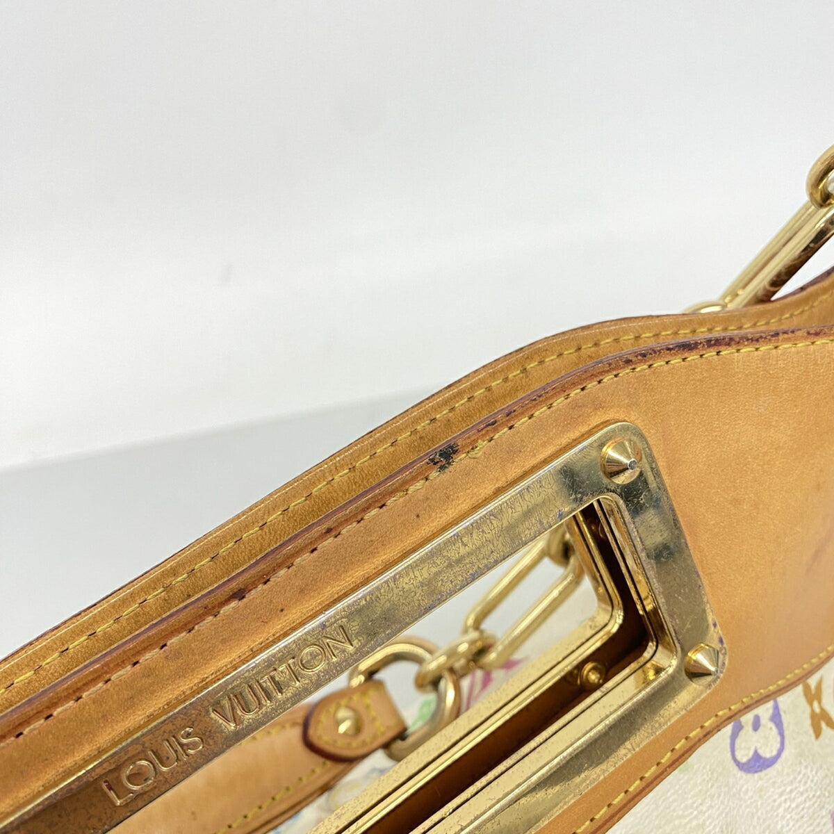 Louis Vuitton Blanc Handbag (Pre-Owned)