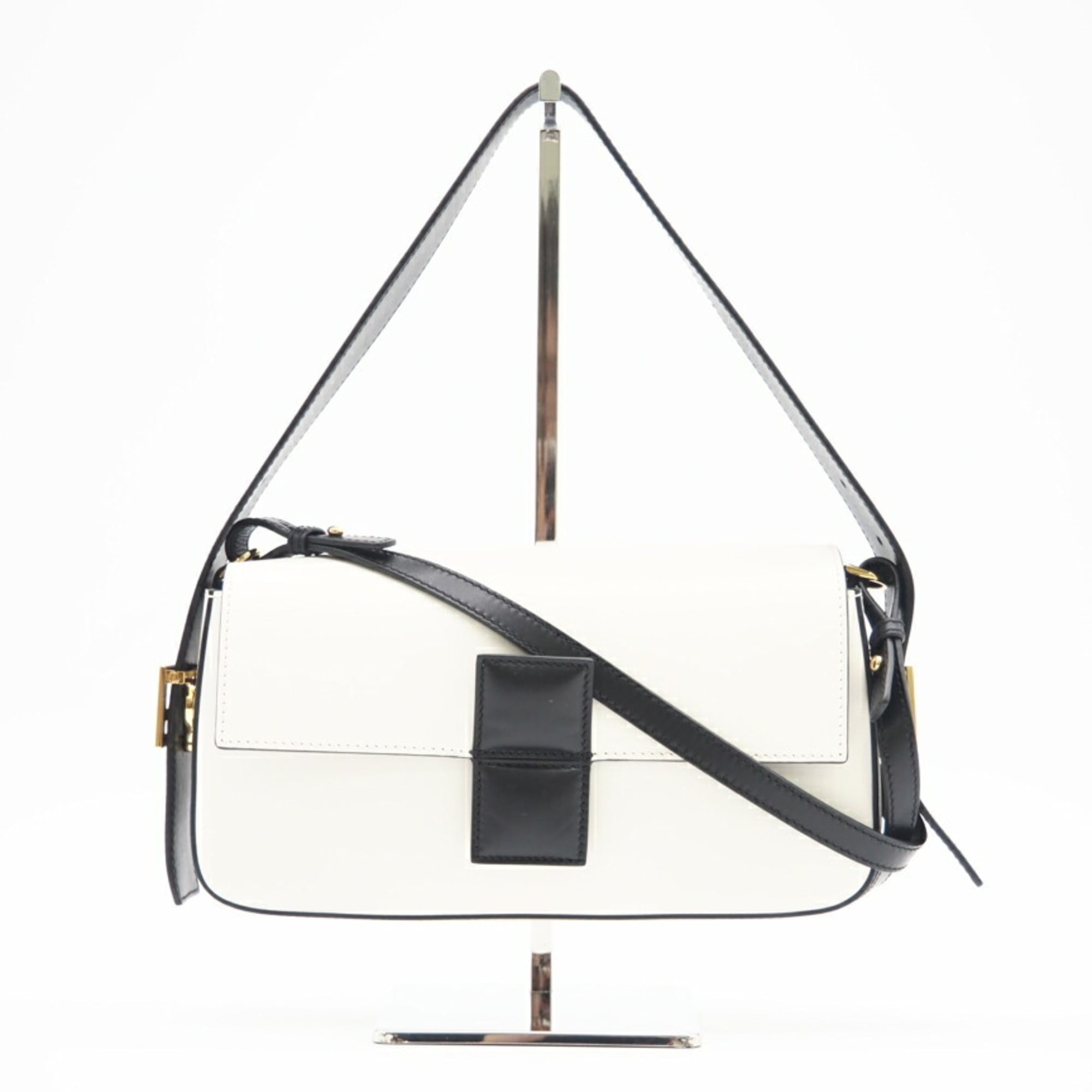 Fendi Black White Leather Shoulder Bag (Pre-Owned)