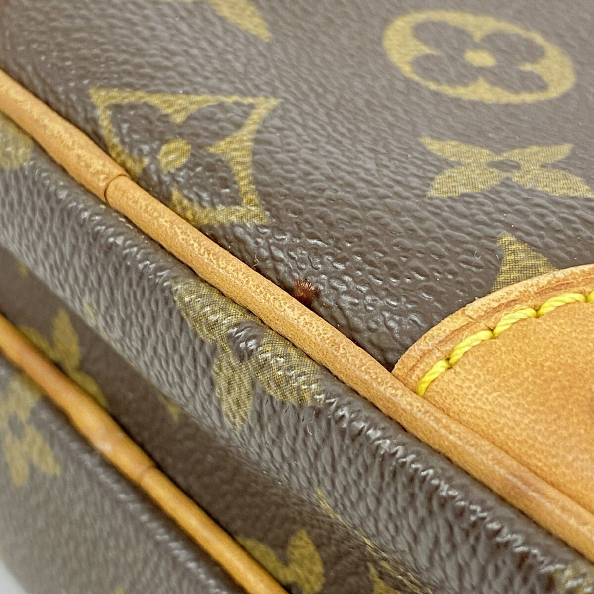 Louis Vuitton Brown Shoulder Bag (Pre-Owned)