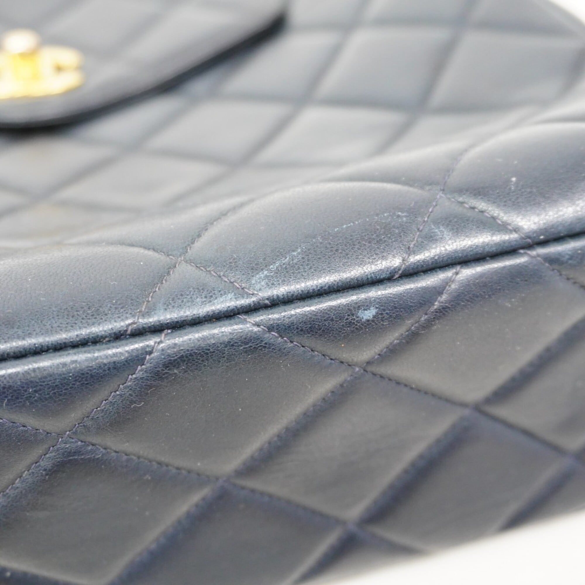 Chanel Black Leather Handbag (Pre-Owned)