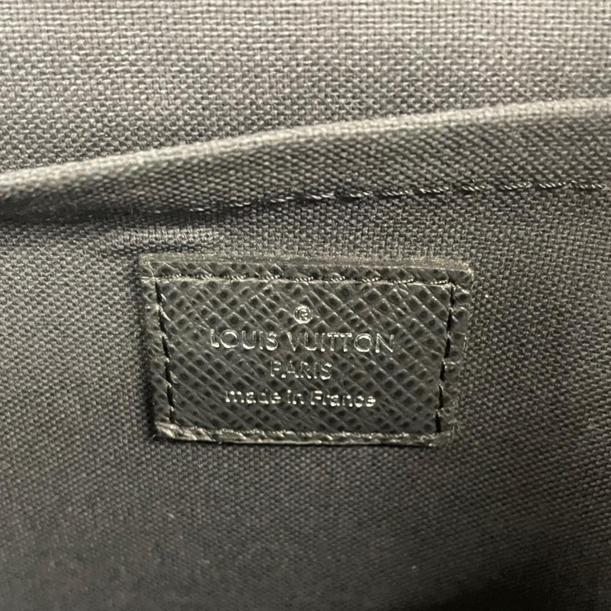 Louis Vuitton Black Taiga Leather Shoulder Bag (Pre-Owned)