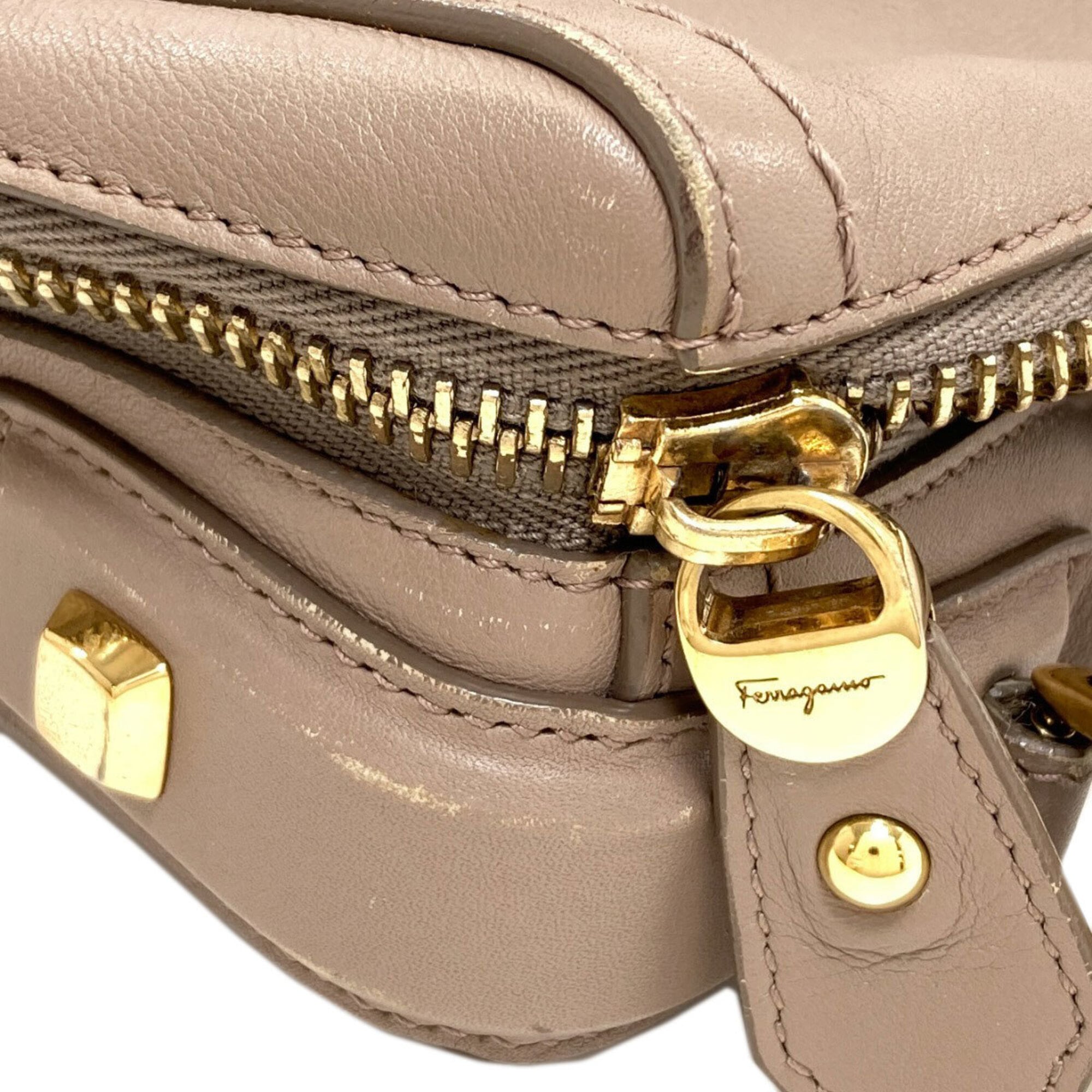 Salvatore Ferragamo Gray Leather Handbag (Pre-Owned)