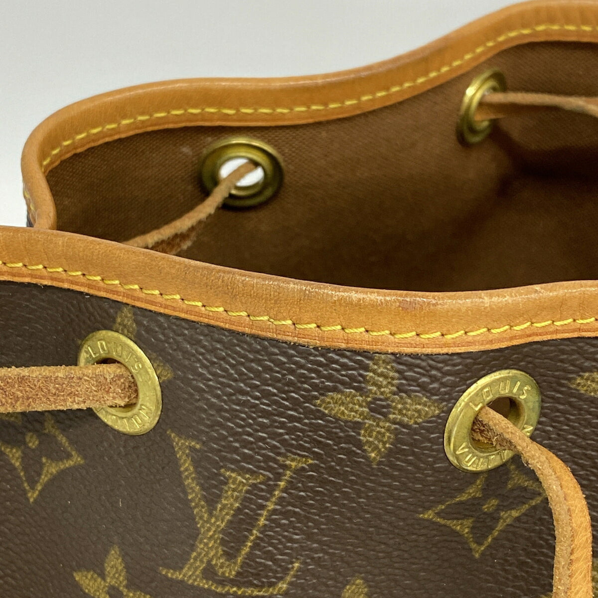 Louis Vuitton Brown Shoulder Bag (Pre-Owned)