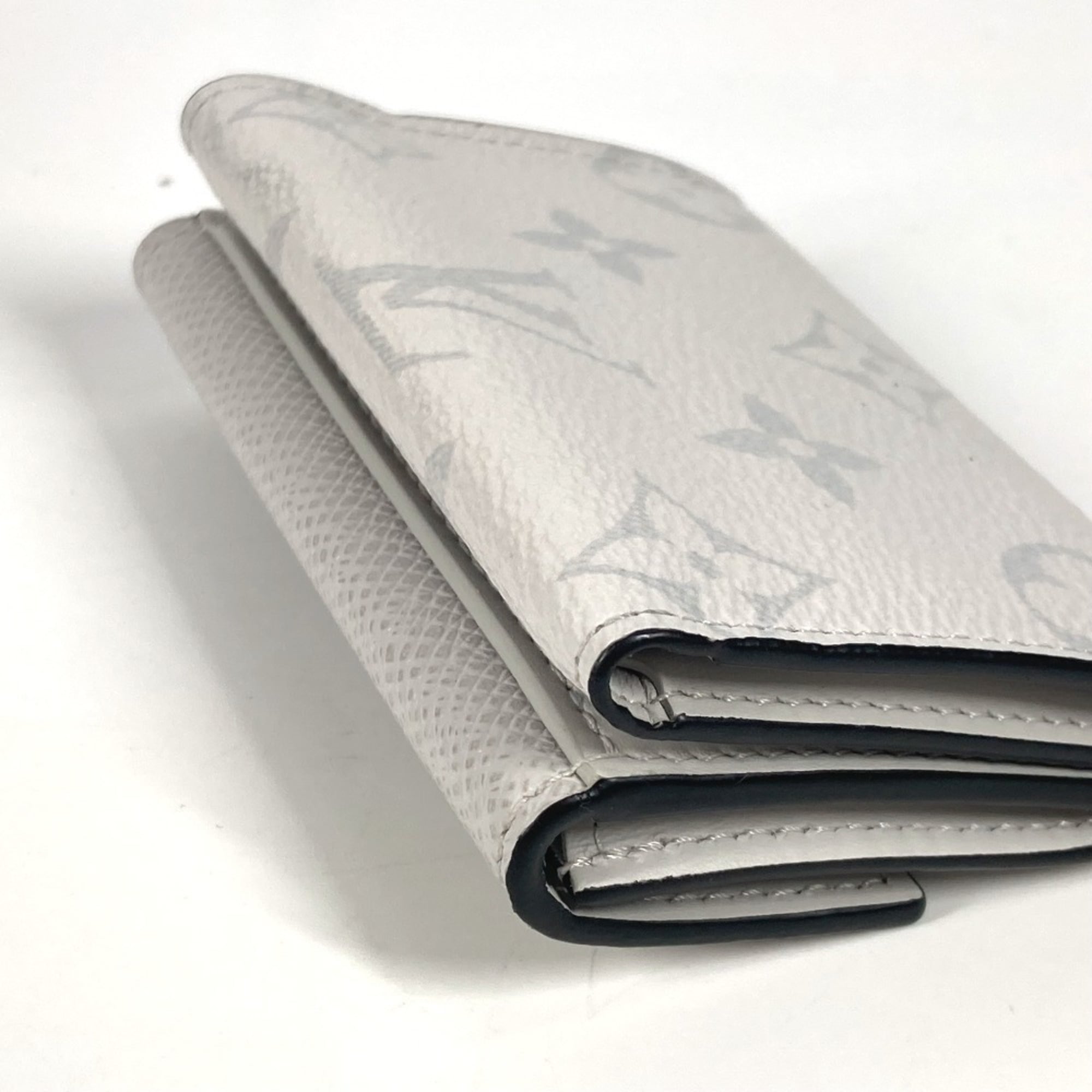 Louis Vuitton White Taiga Leather Monogram Wallet (Tri-Fold) (Pre-Owned)