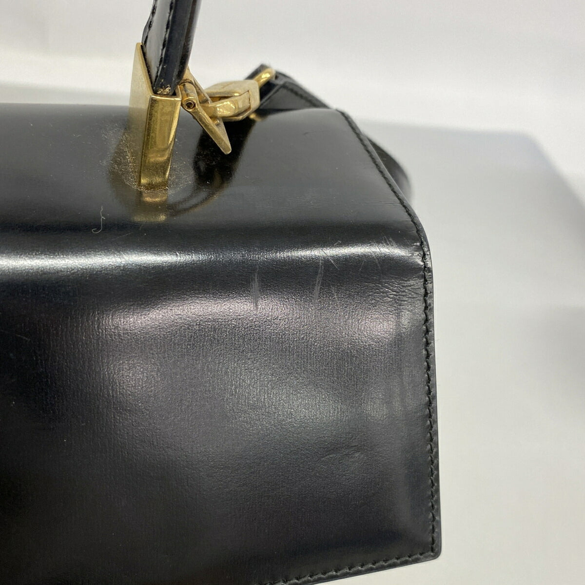 Salvatore Ferragamo Black Leather Handbag (Pre-Owned)