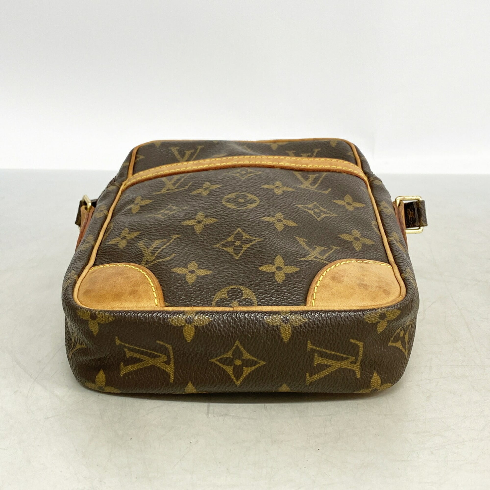 Louis Vuitton Brown Shoulder Bag (Pre-Owned)