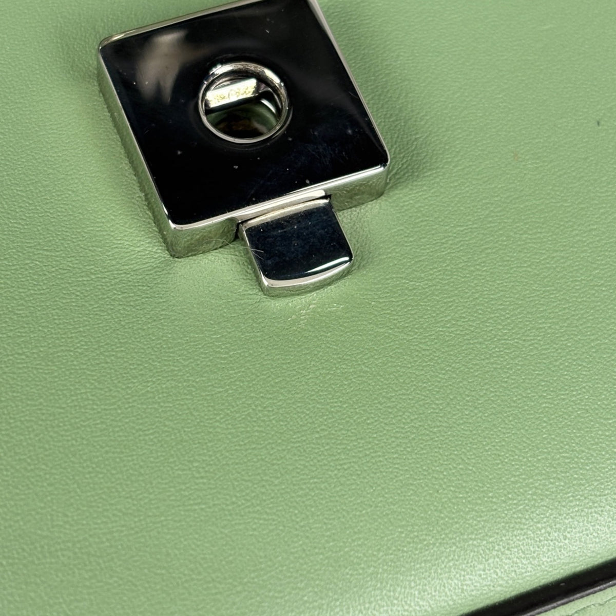 Gucci Light Green Leather Shoulder Bag (Pre-Owned)