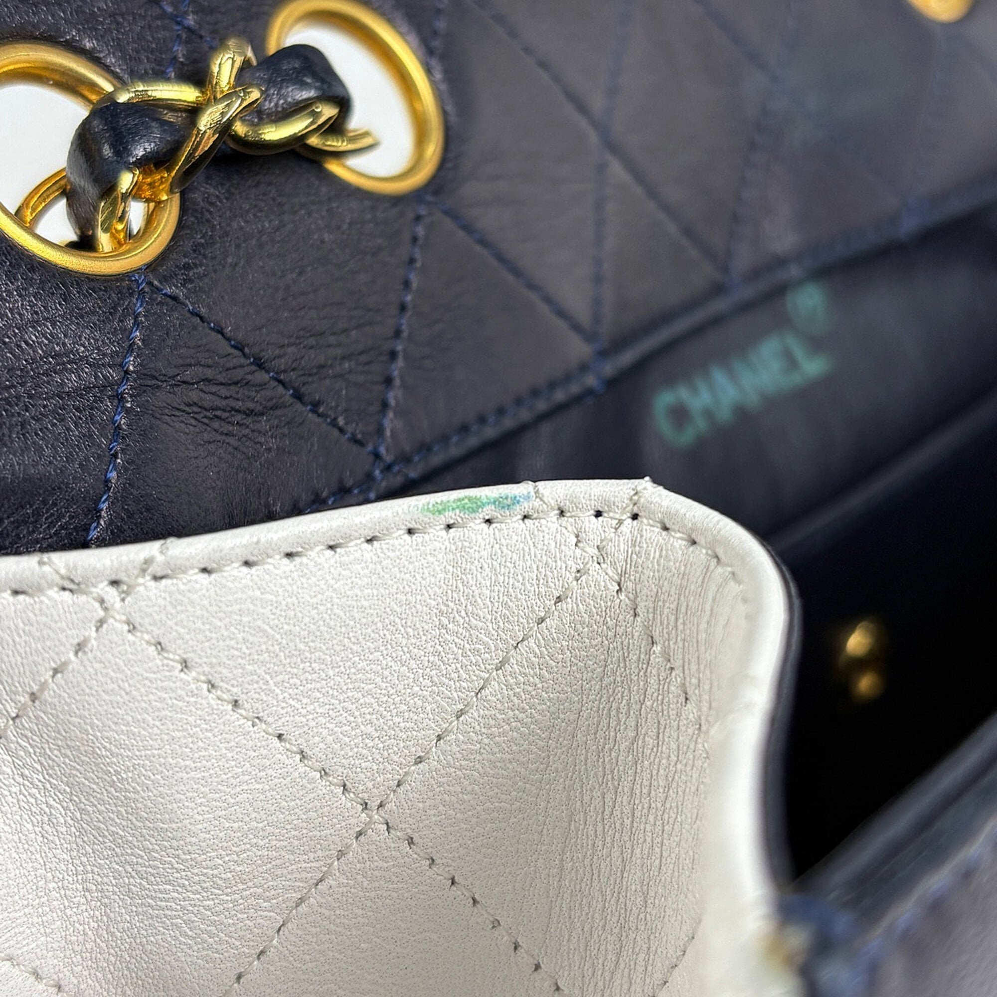 Chanel Matelasse Navy White Leather Shoulder Bag (Pre-Owned)