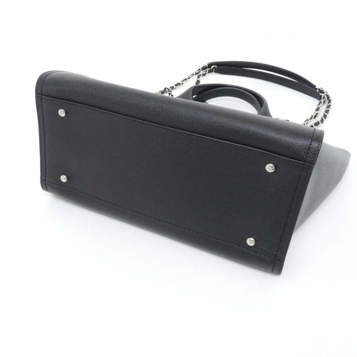 Chanel Black Grained Calfskin Handbag (Pre-Owned)