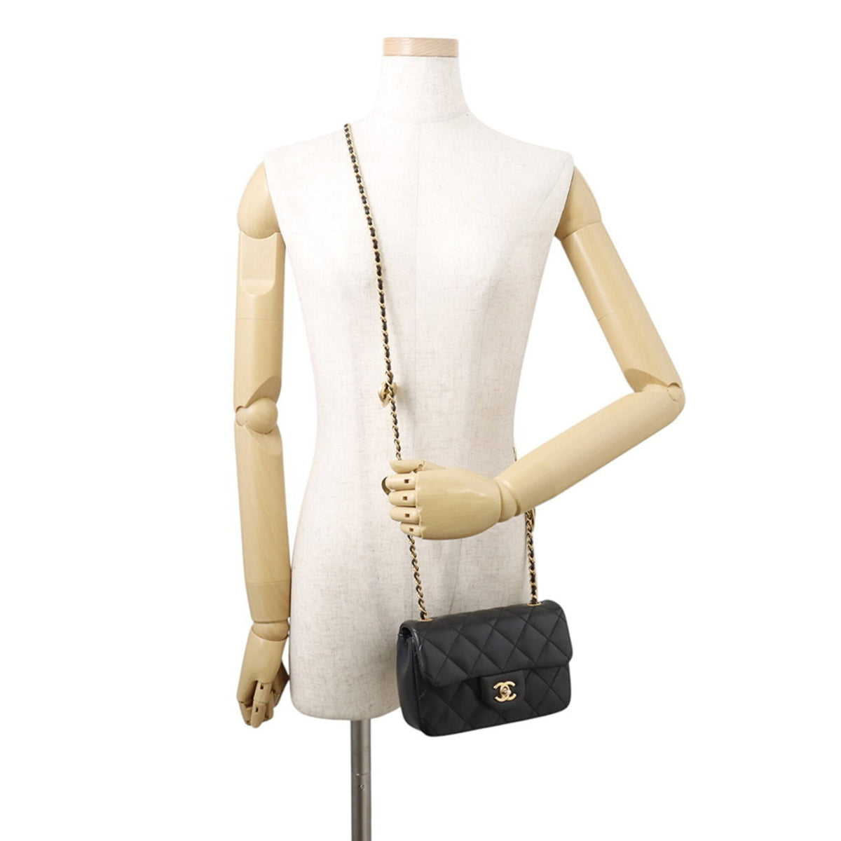 Chanel Black Leather Shoulder Bag (Pre-Owned)