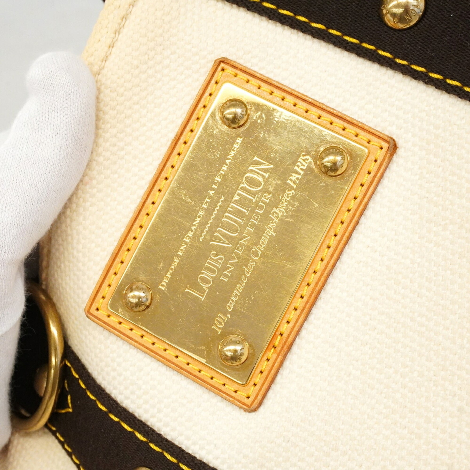 Louis Vuitton Ecru Handbag (Pre-Owned)