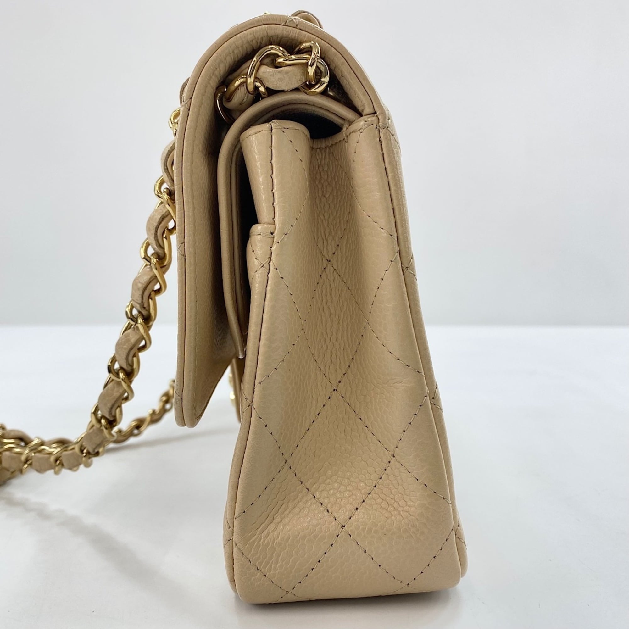 Chanel Matelasse Beige Shoulder Bag (Pre-Owned)
