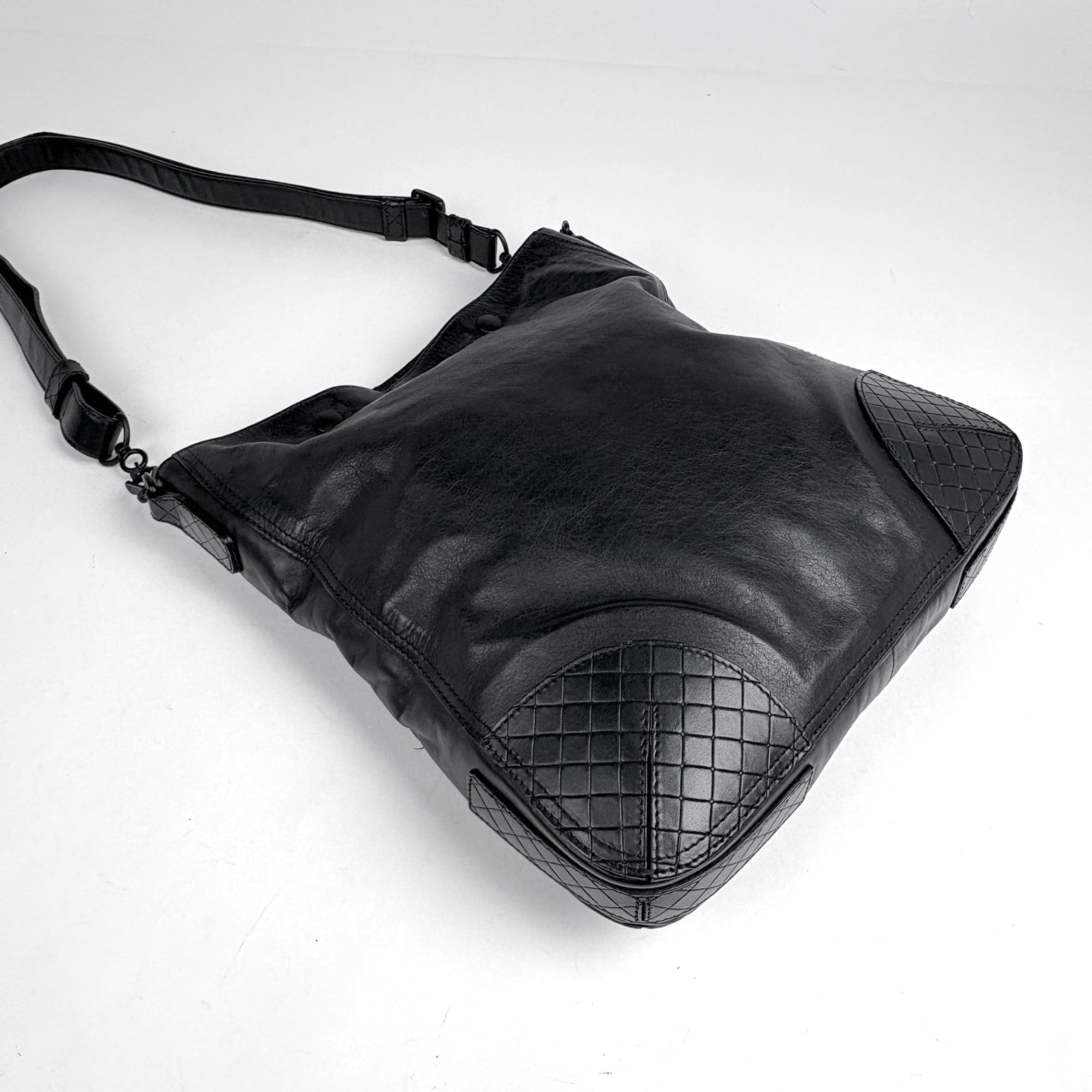 Bottega Veneta Black Leather Shoulder Bag (Pre-Owned)