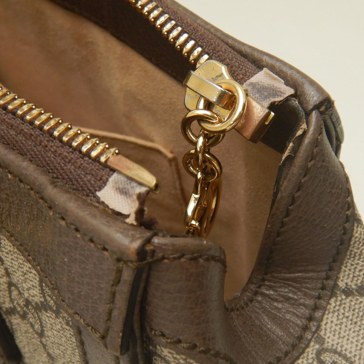 Gucci Beige Brown Gg Supreme Leather Handbag (Pre-Owned)