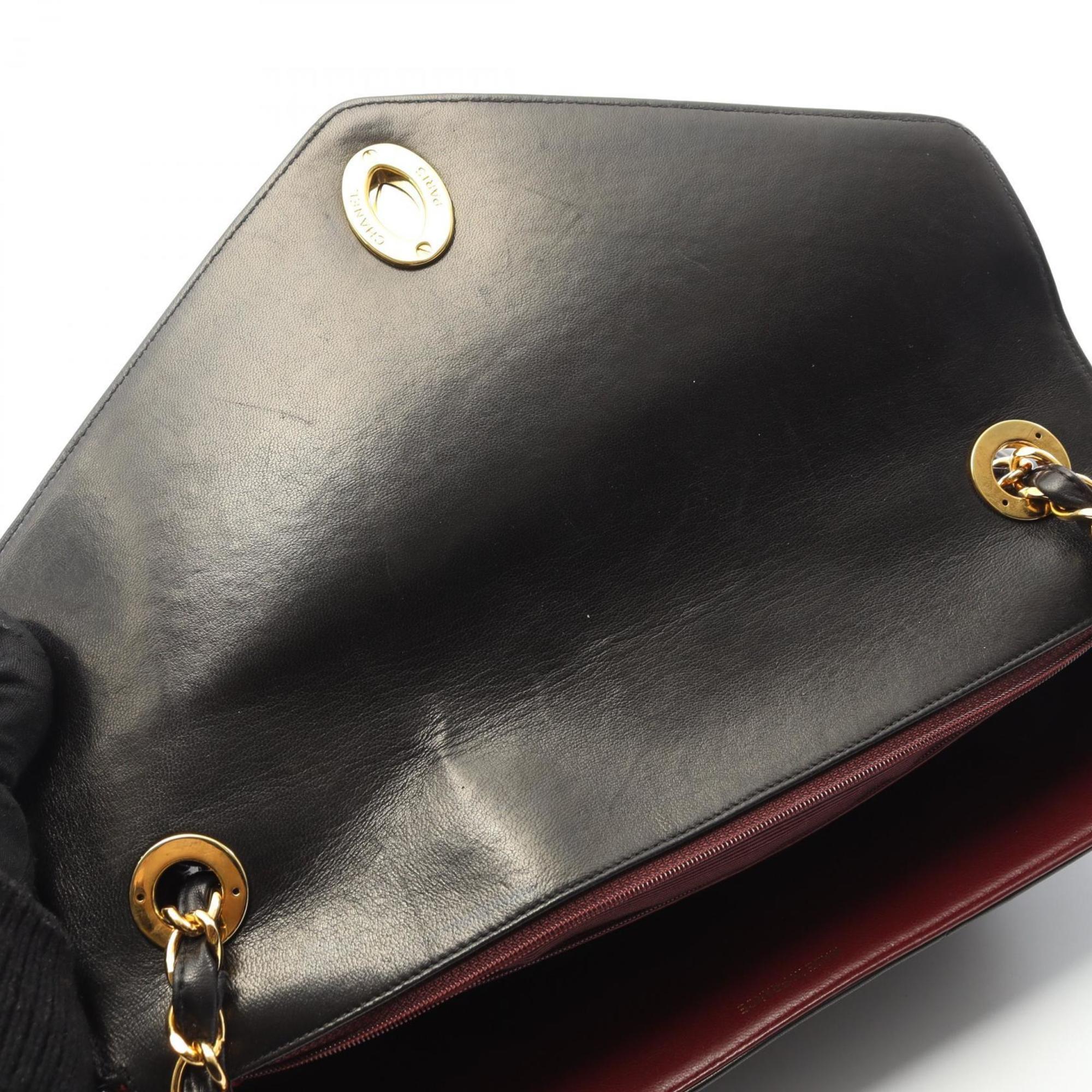 Chanel Black Leather Shoulder Bag (Pre-Owned)