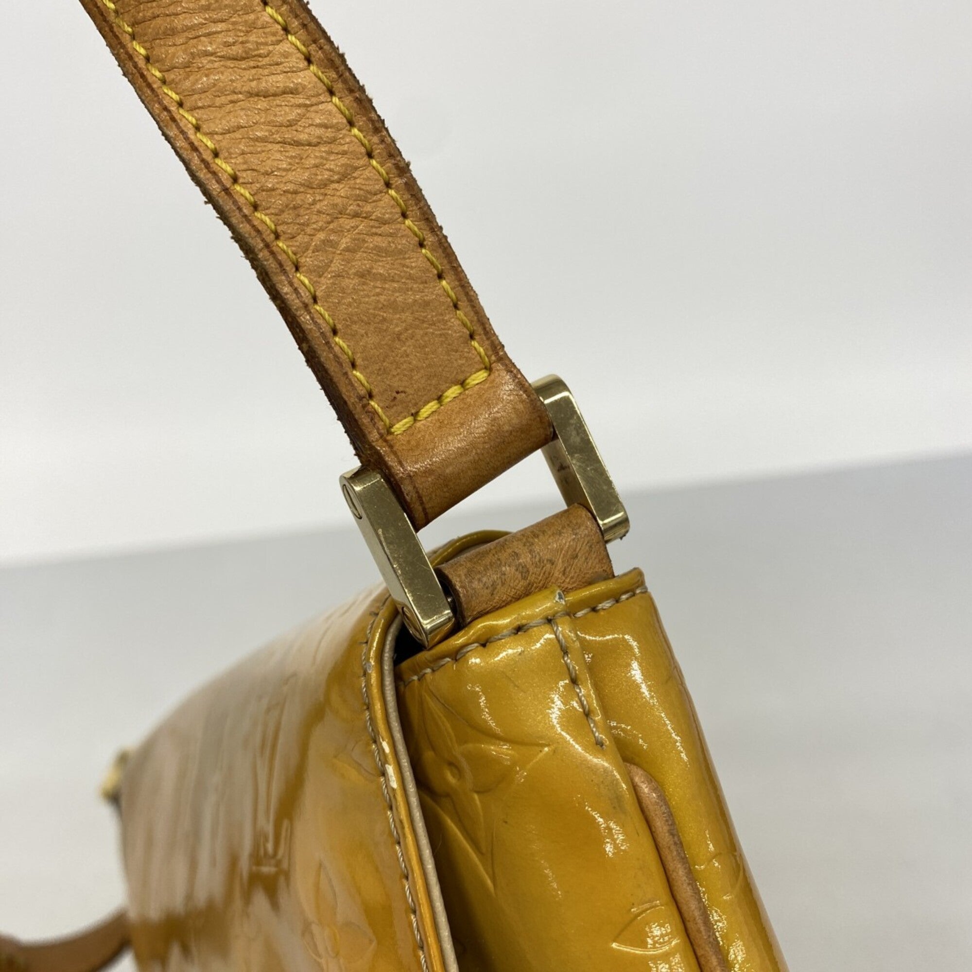 Louis Vuitton Beige Shoulder Bag (Pre-Owned)
