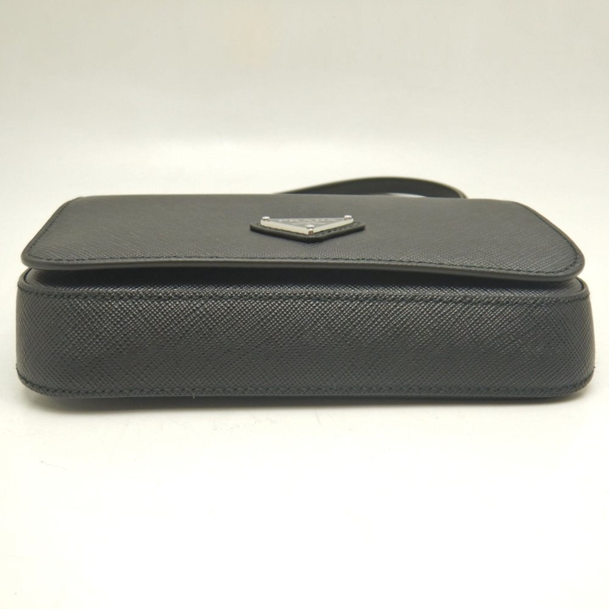 Prada Nero Leather Shoulder Bag (Pre-Owned)