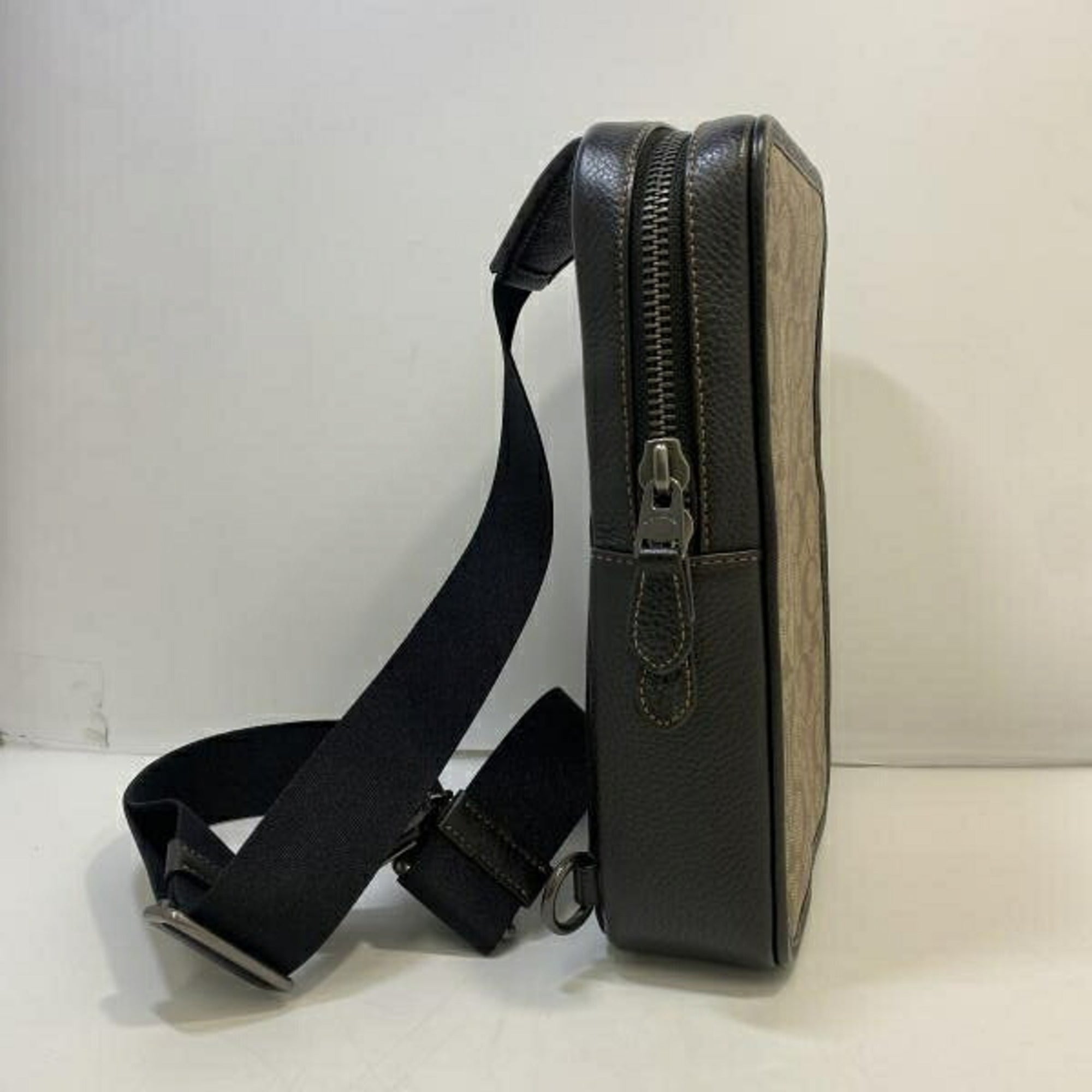 Coach Brown Shoulder Bag (Pre-Owned)