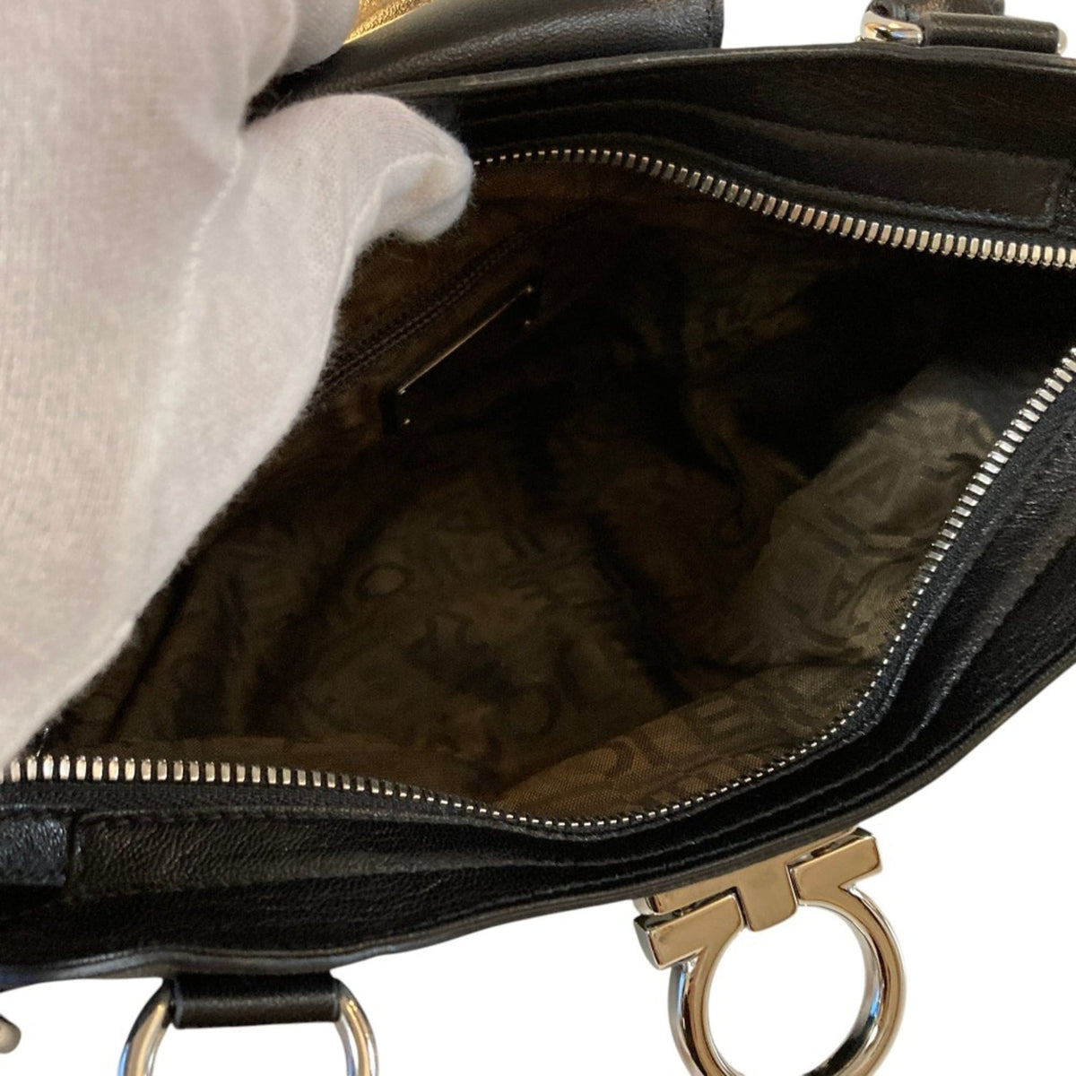 Salvatore Ferragamo Black Leather Handbag (Pre-Owned)