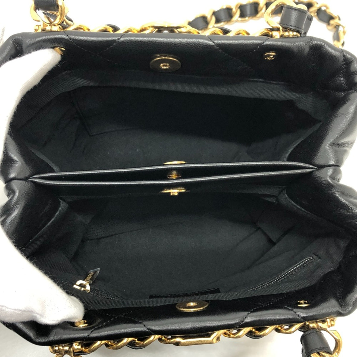 Chanel Black Leather Shoulder Bag (Pre-Owned)