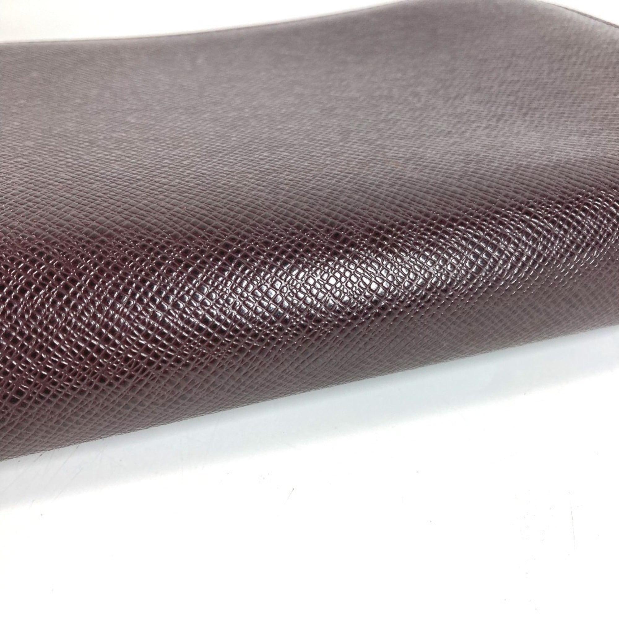 Louis Vuitton Acajou Purple Taiga Leather Leather Clutch Bag (Pre-Owned)